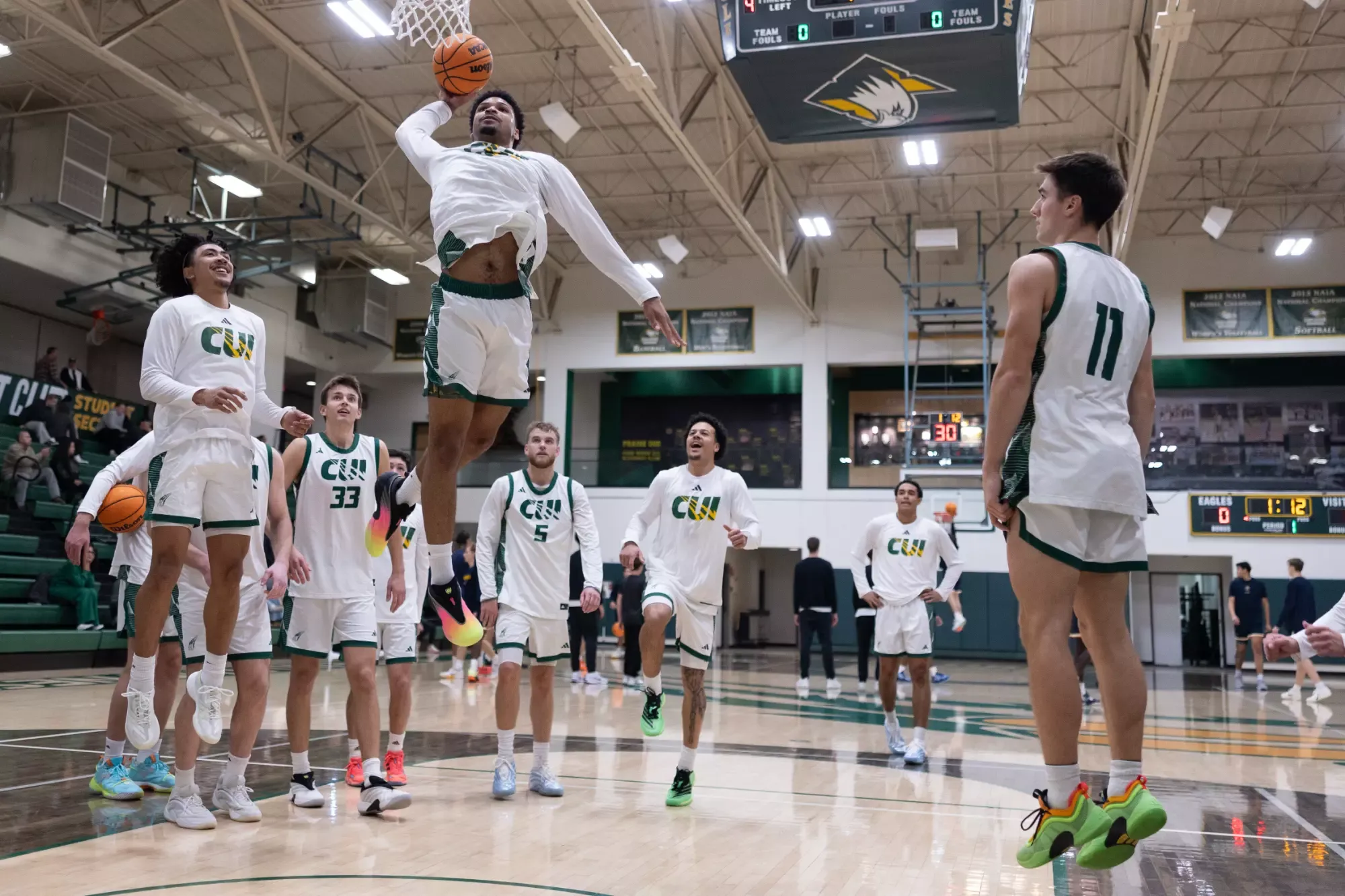 James Freeman pregame dunk in warmups