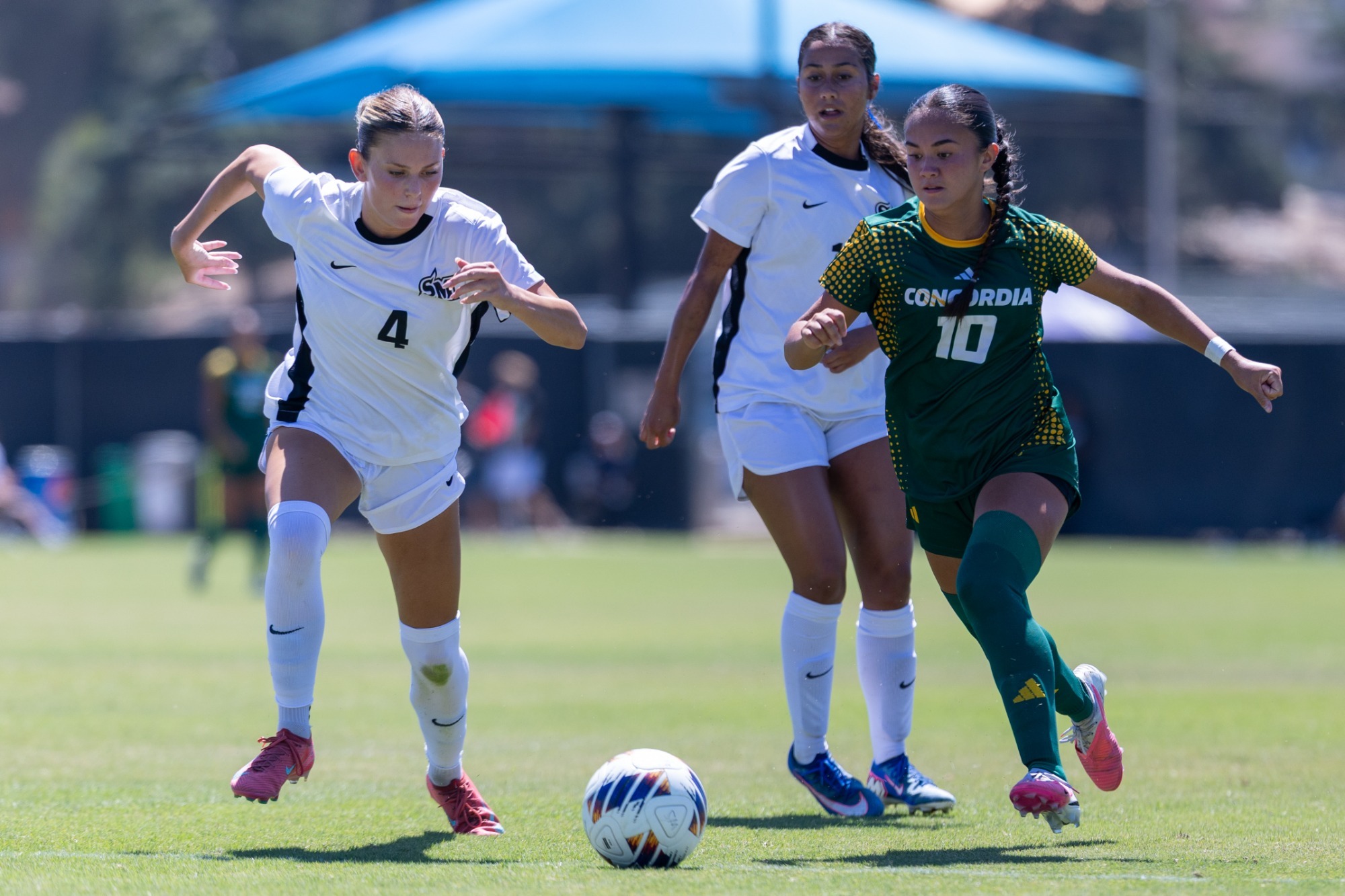 Ashley Grubert dribbling past defenders at CSUSM 2026