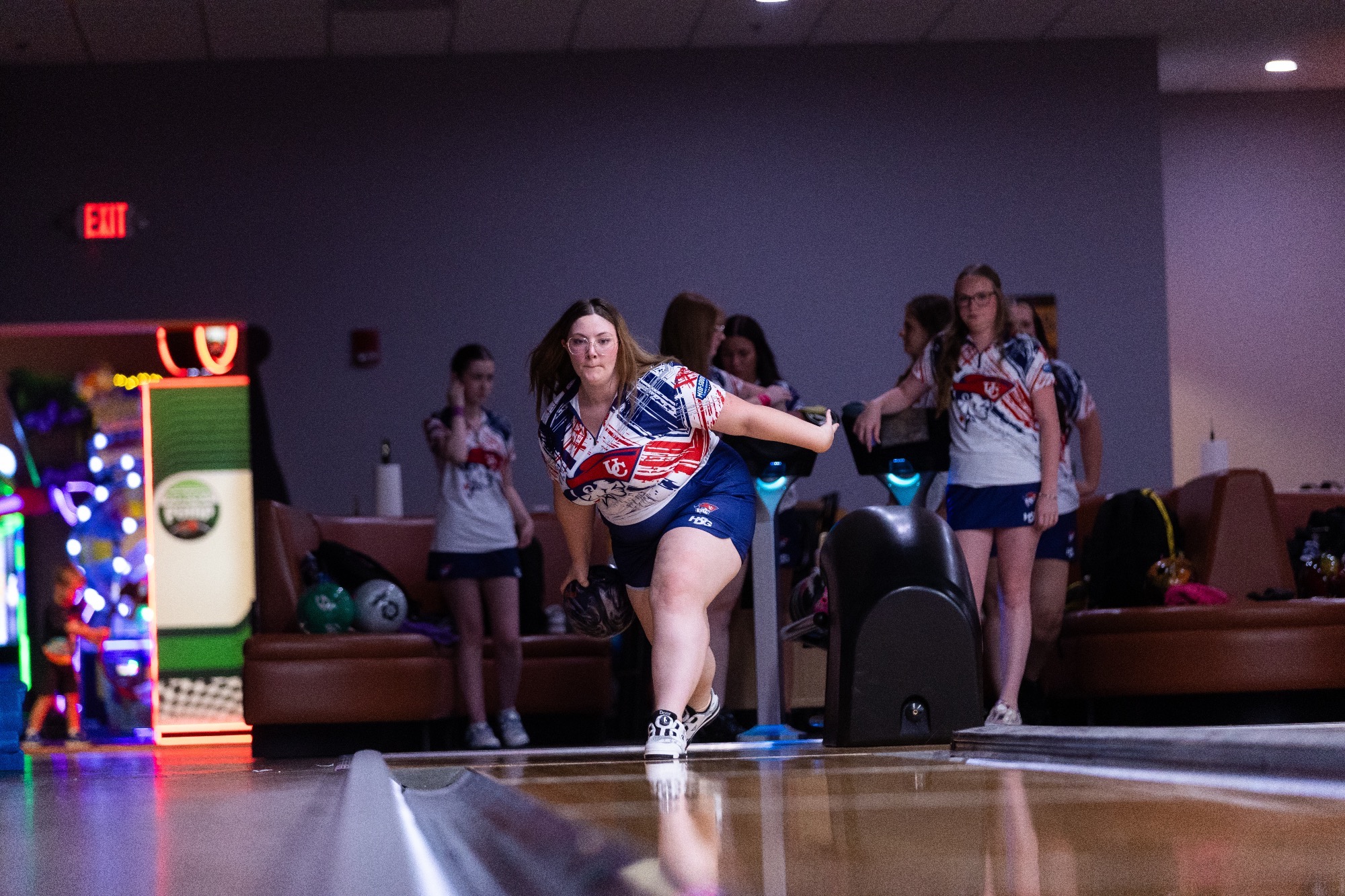 women bowl