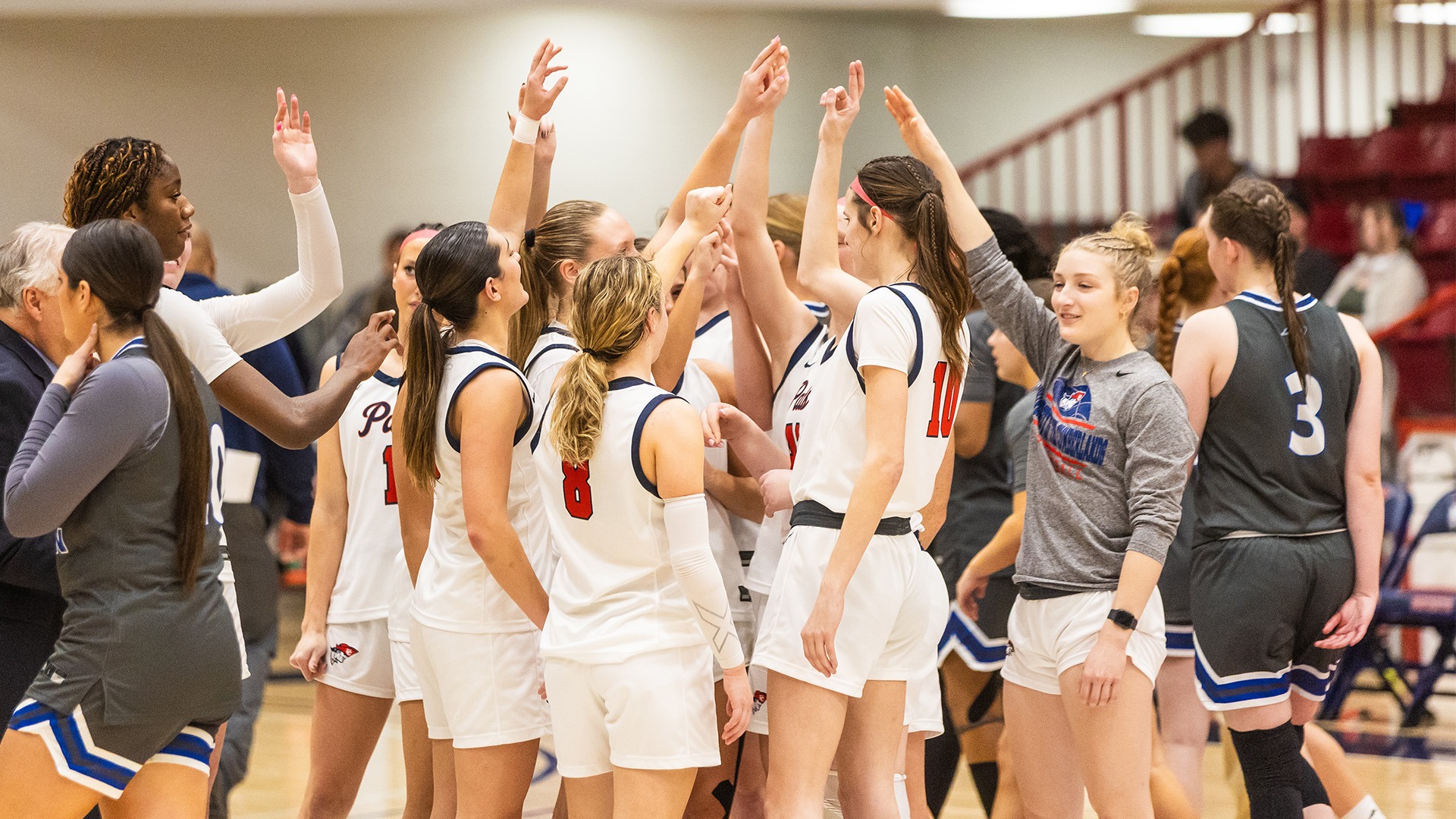 WBB team huddle
