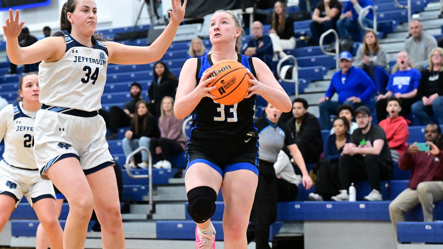 sophie auer drives to the hoop