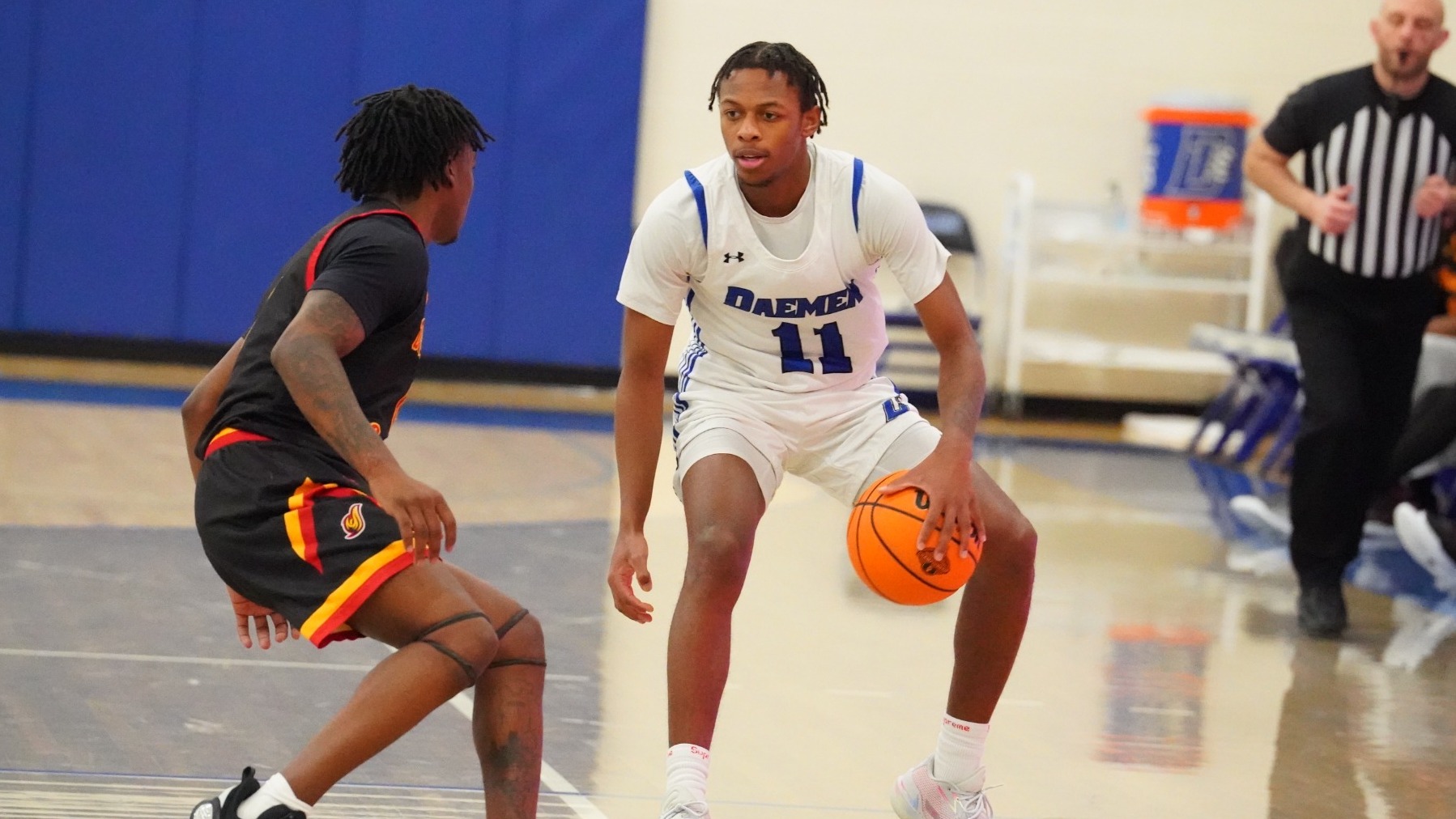 Jaymeir Goosby dribbles the ball between his legs as he approaches a defender