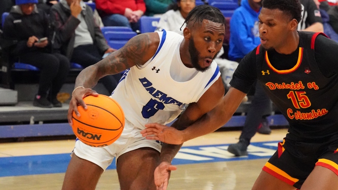 Santana Sinvilcin drives along the baseline against a defender