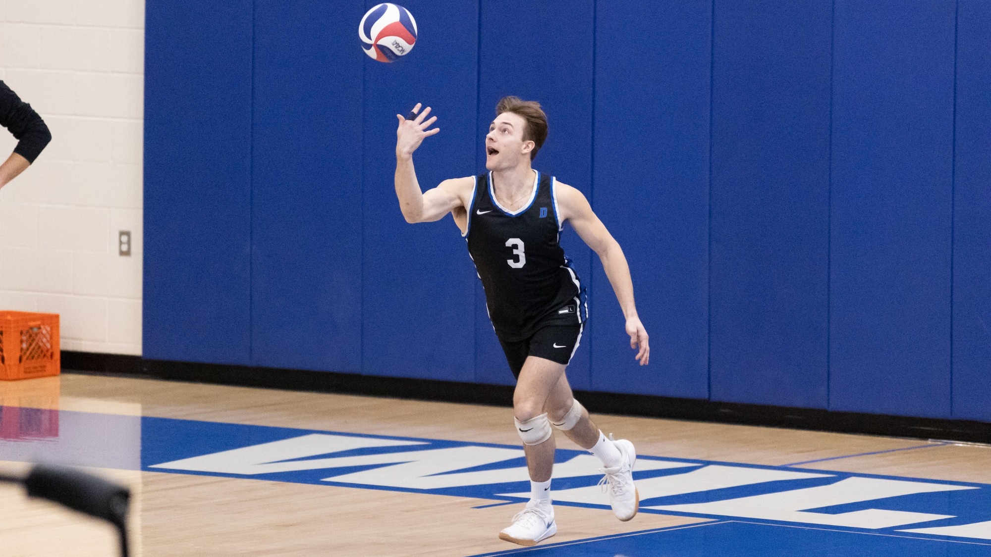 Johnaustin Bly tosses the ball in the air as he prepares to serve
