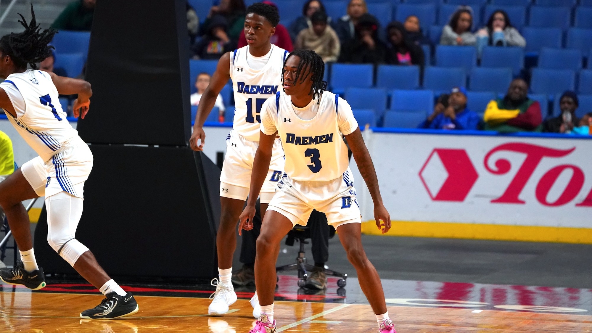 Jaiden Harrison and Nakyhi Harris on defense