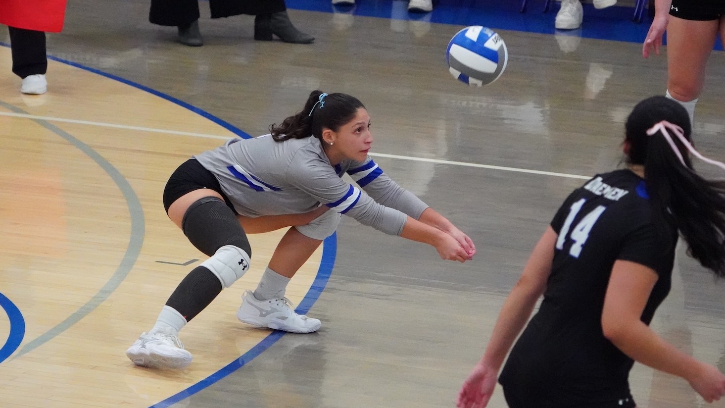 Jarielys Giraud digs a ball