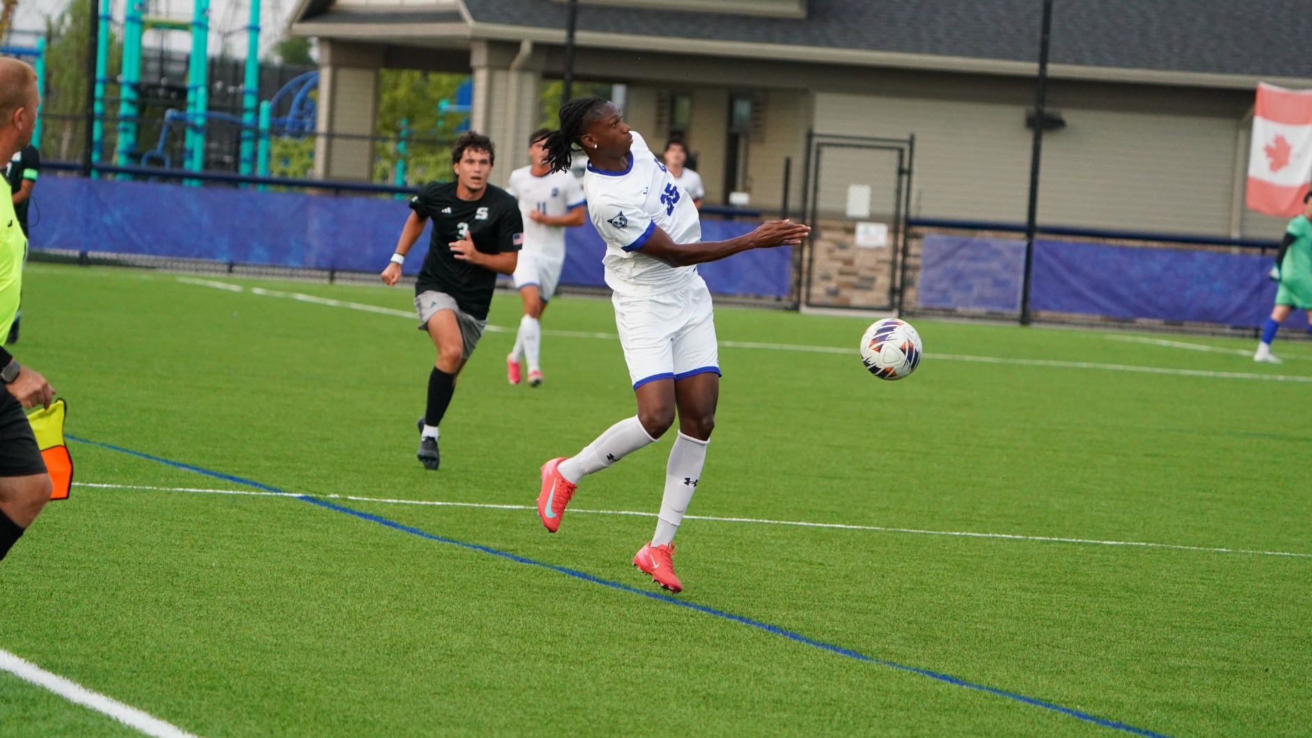 Yves Sisse Settles Ball