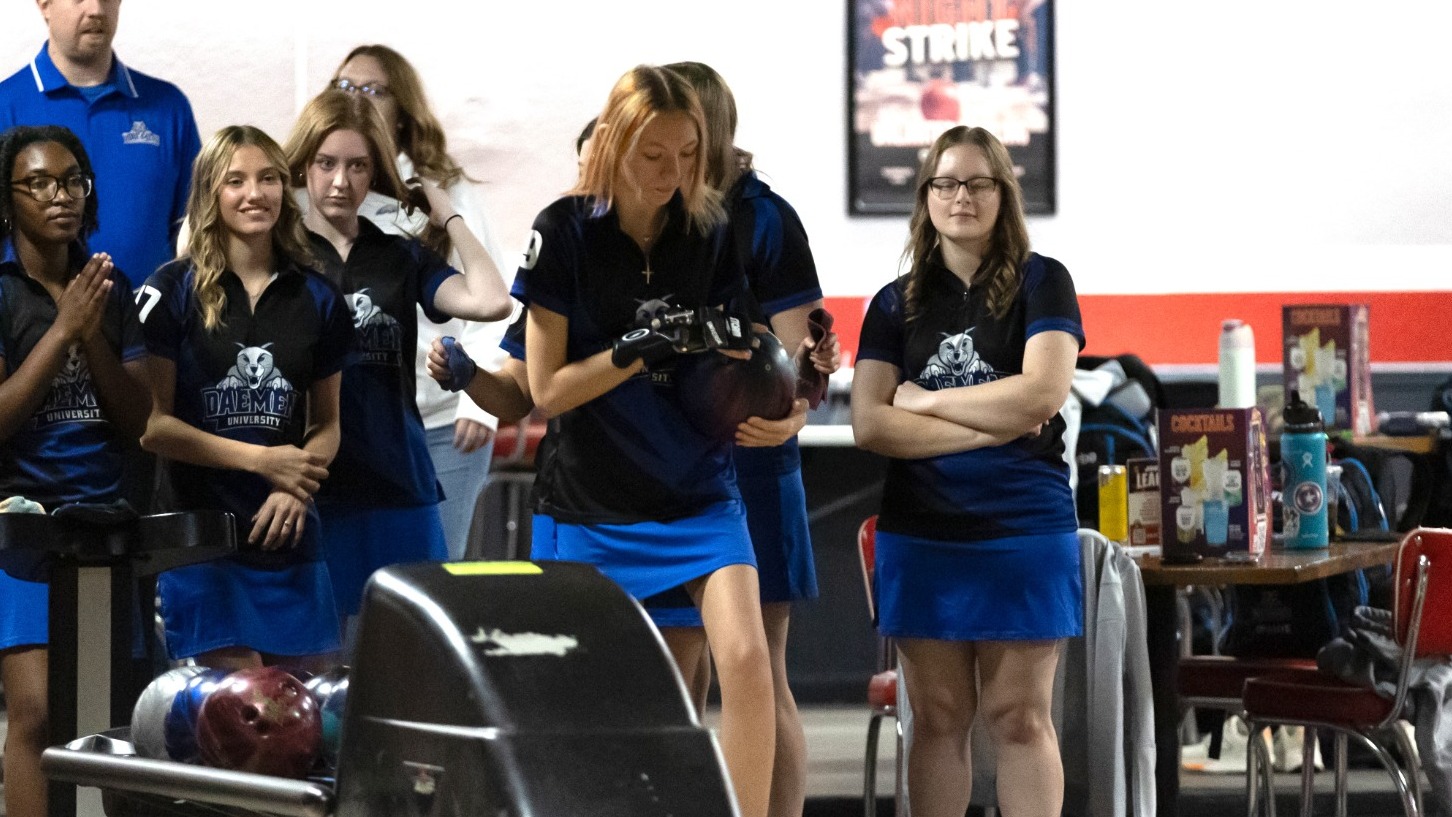 Cassidy Papero gets ready to bowl