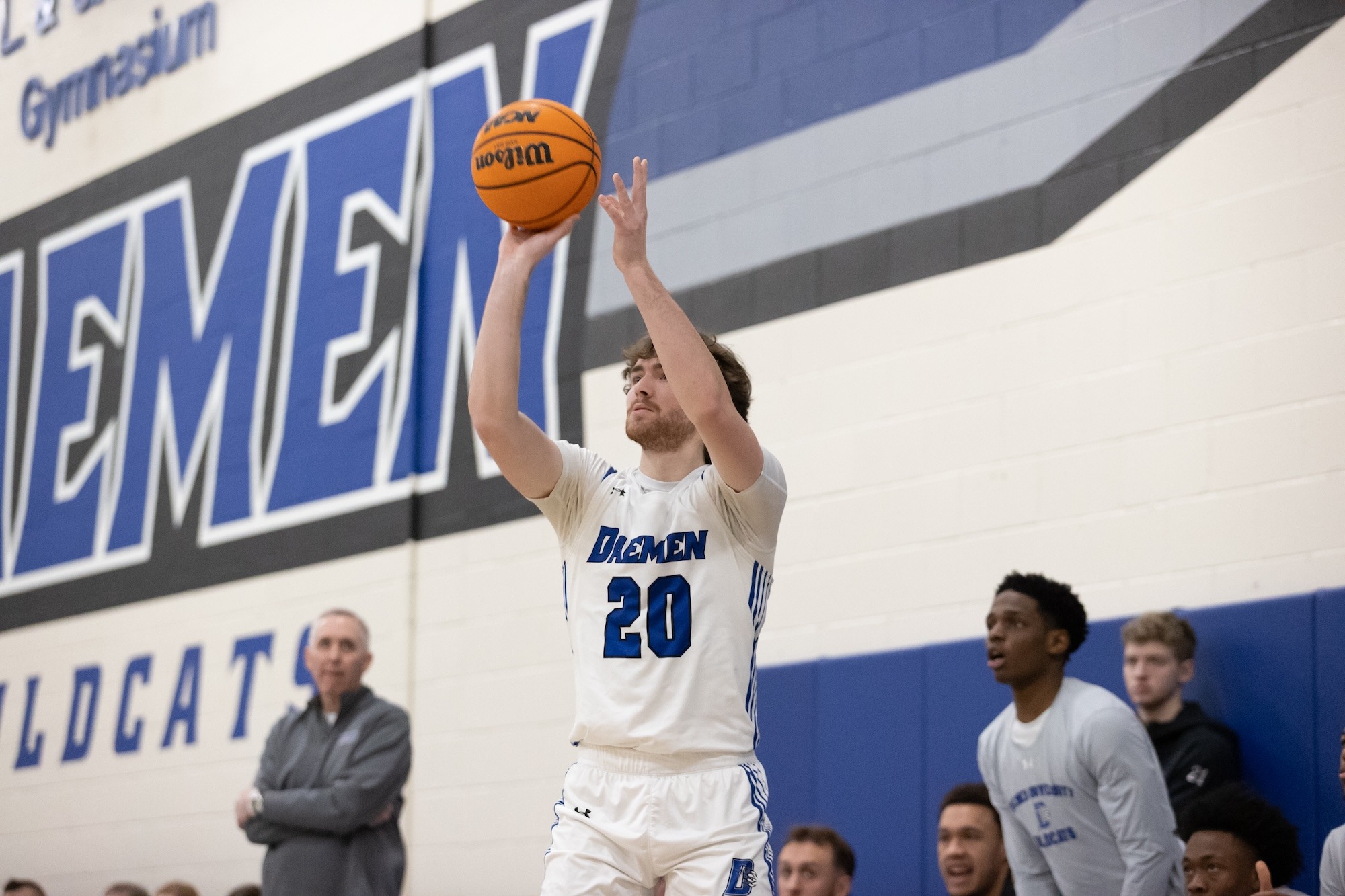 Philipkoski shoots a 3 for MBB 2/8 recap 