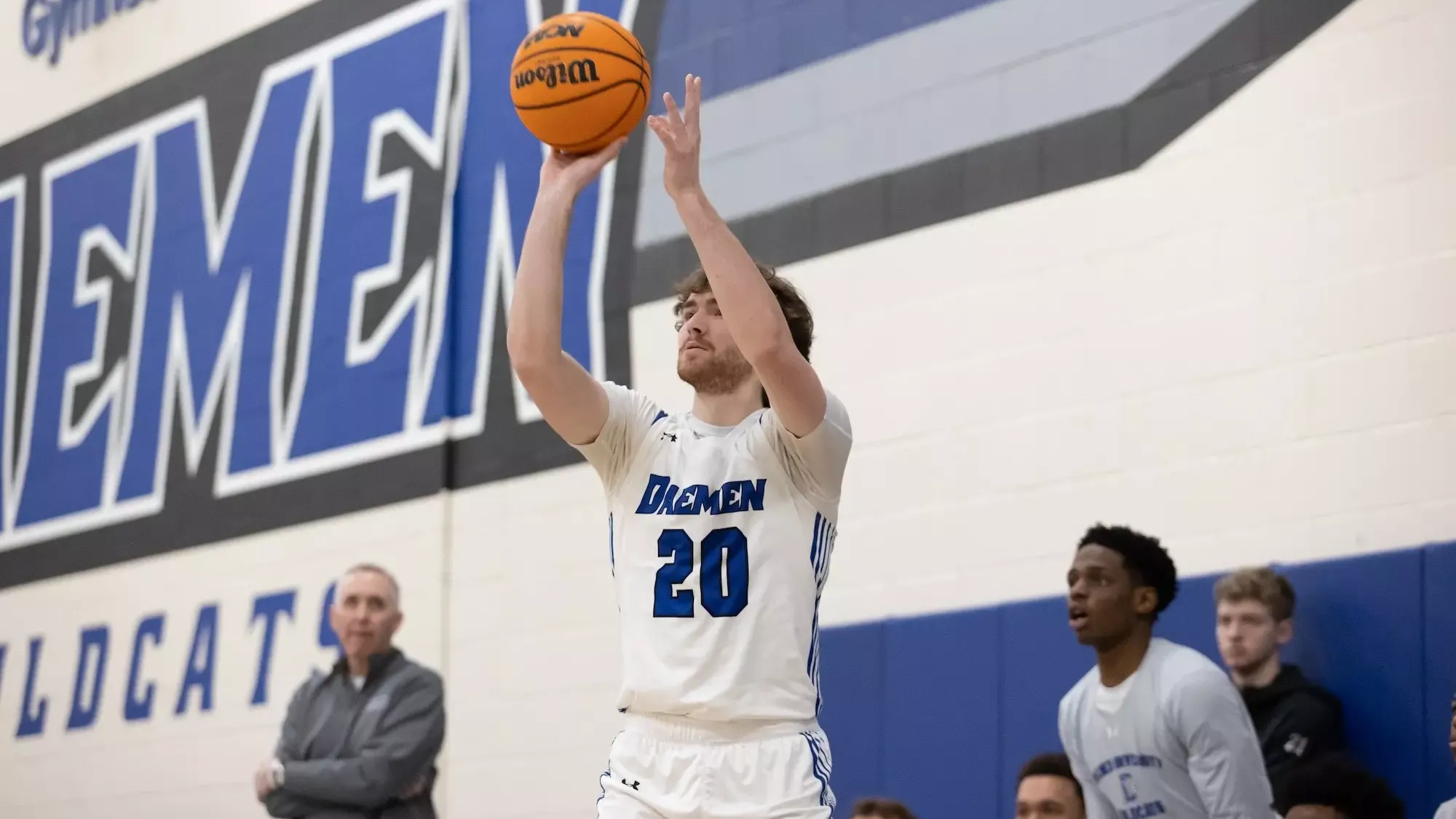 Philipkoski shoots a 3 for MBB 2/8 recap 