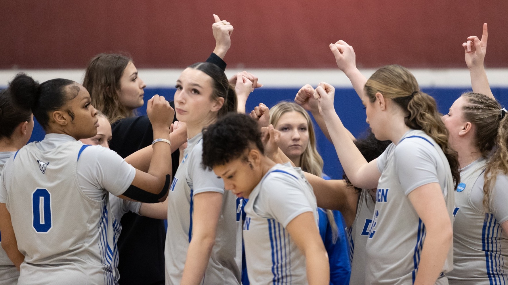 WBB team huddle