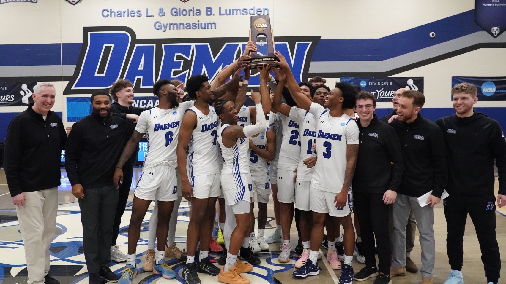 Men's Basketball wins East Region Championship