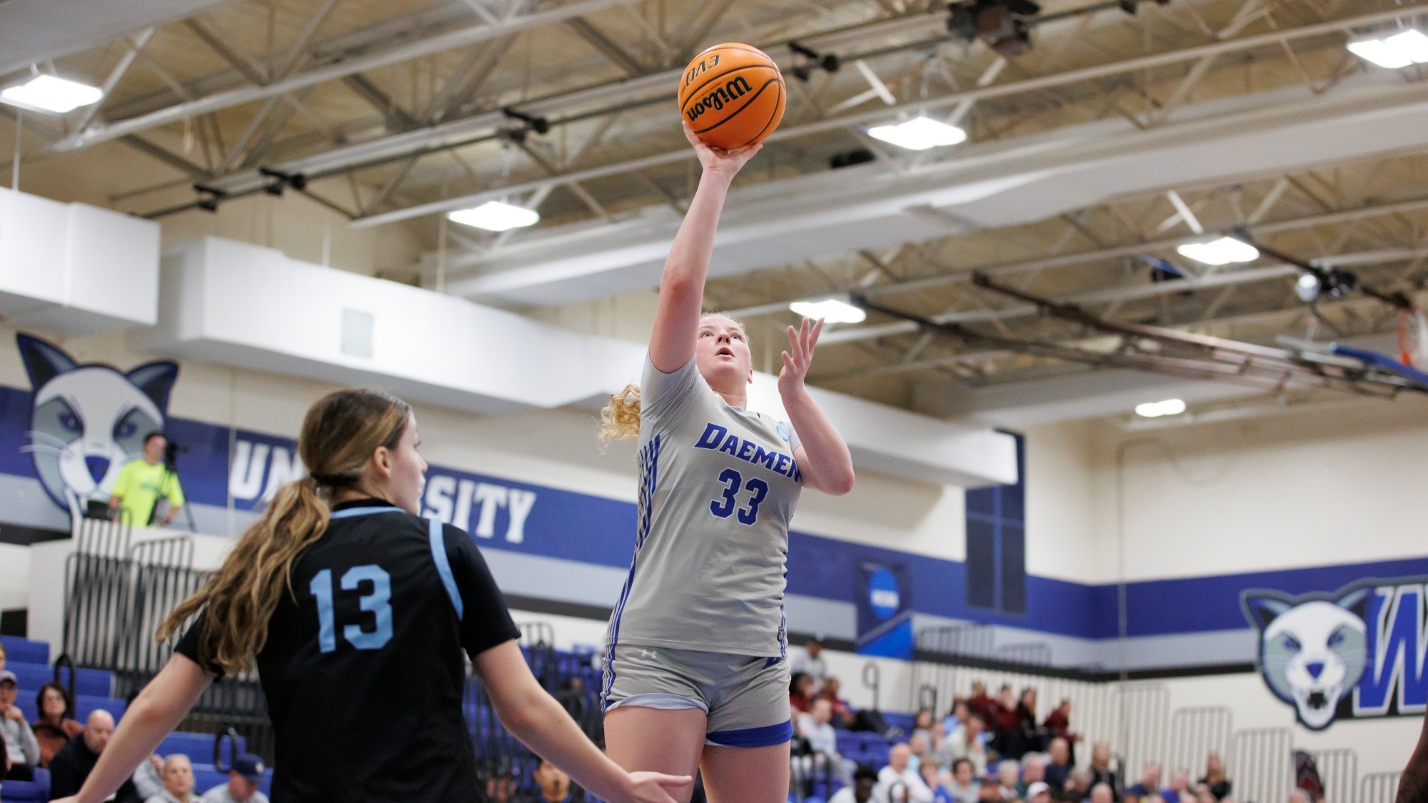 Sophie Auer shoots a layup