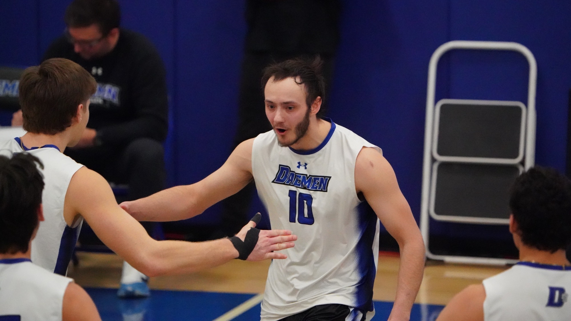 Maverick O'Neill high fives Peter Leicht