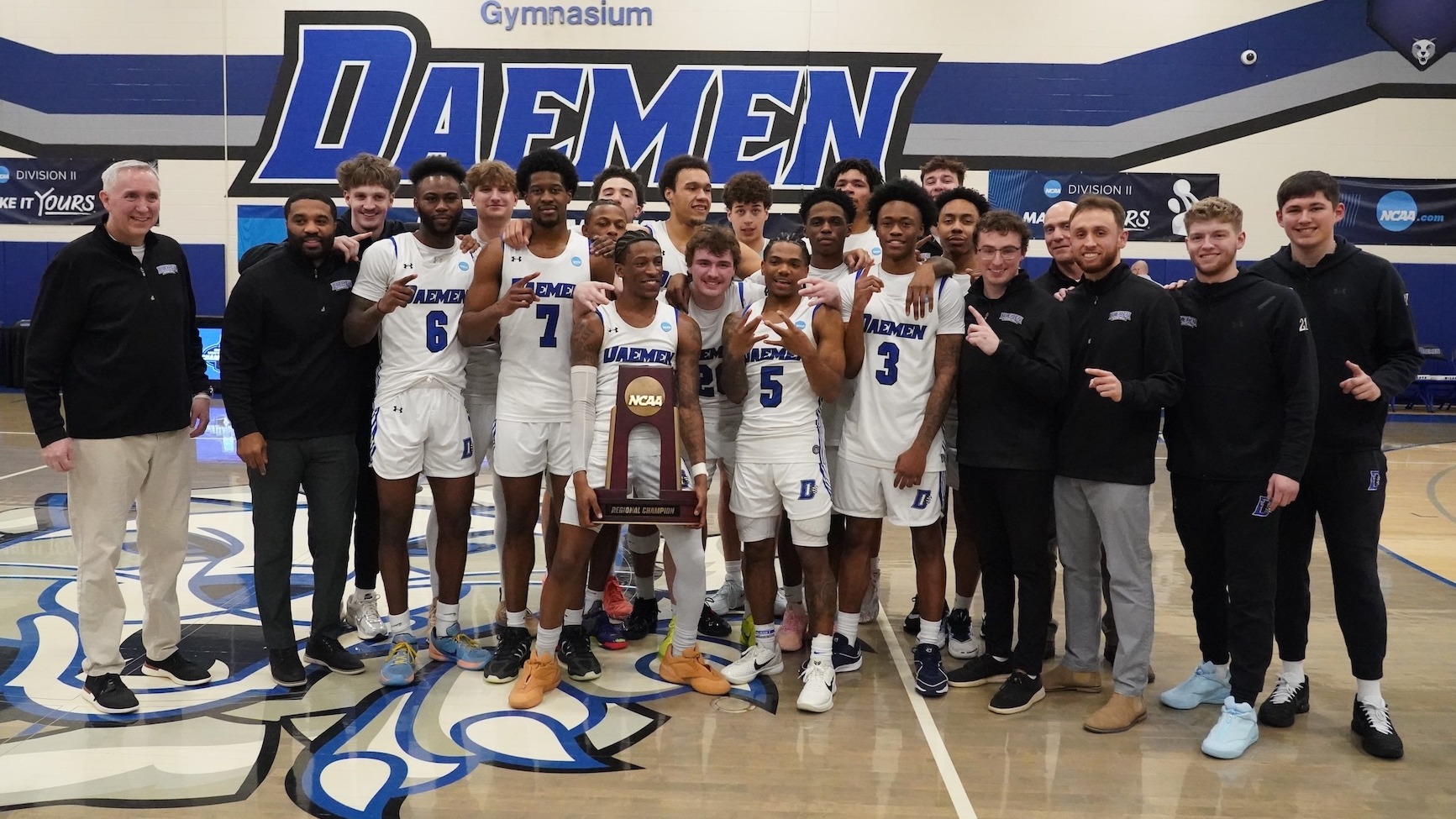 Men's basketball celebrates East Region championship