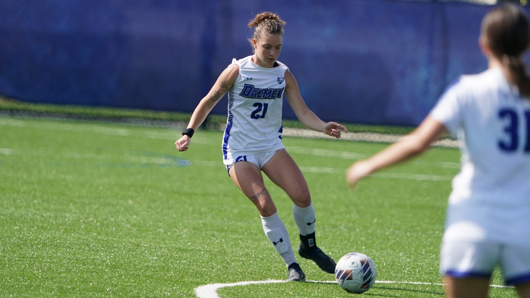 Ava Thompson passes