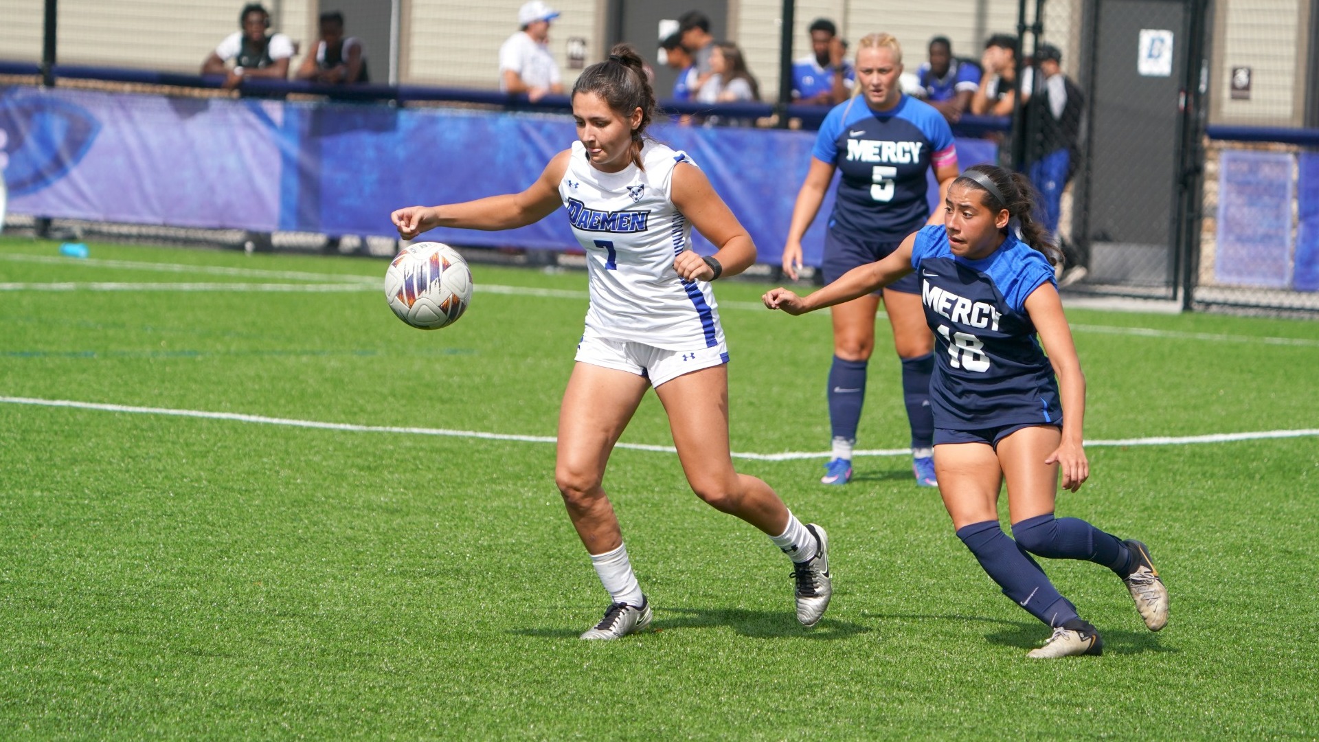 Taylor Fiegel settles ball