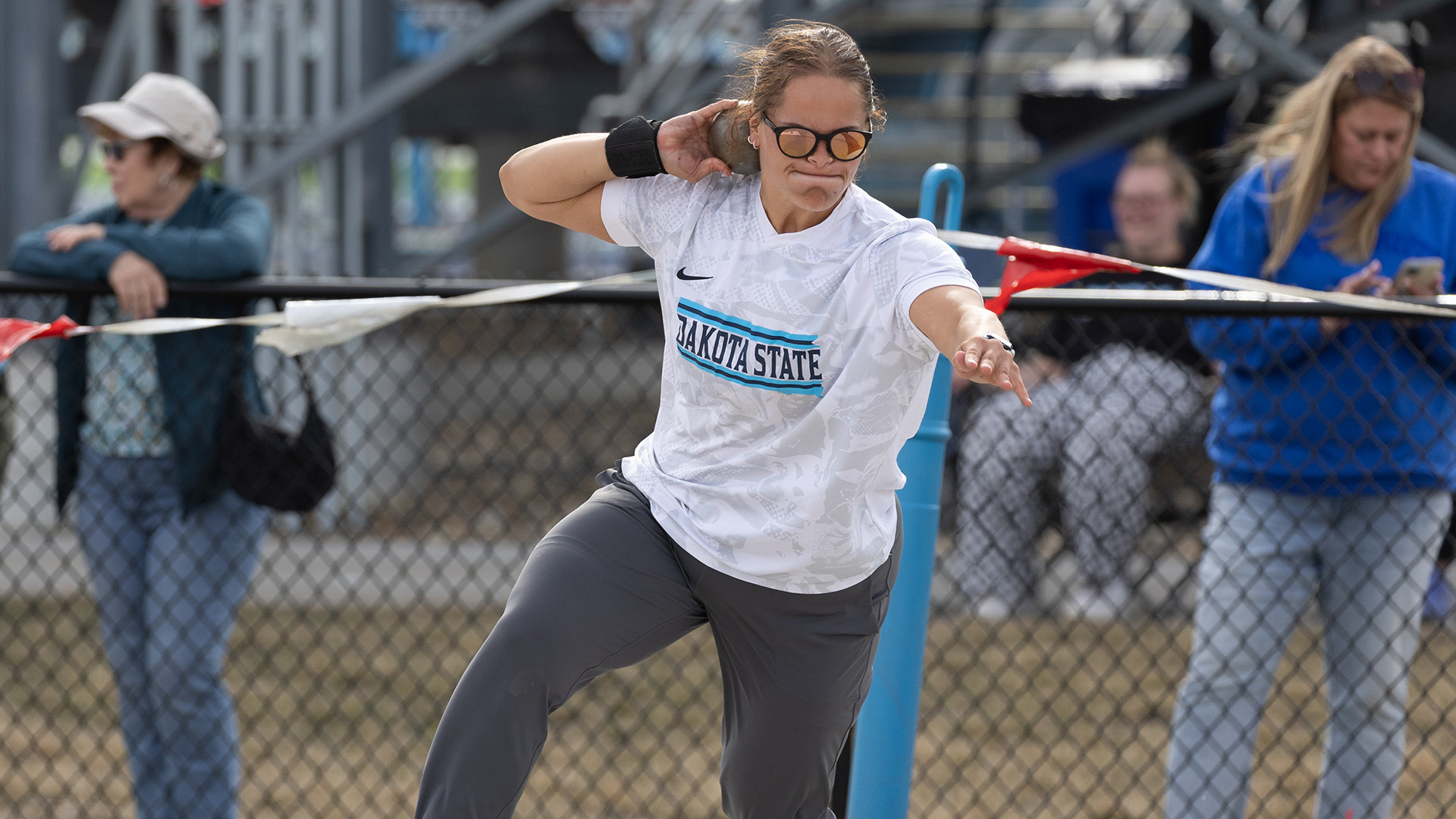 Bella Maxwell - 4/10/26