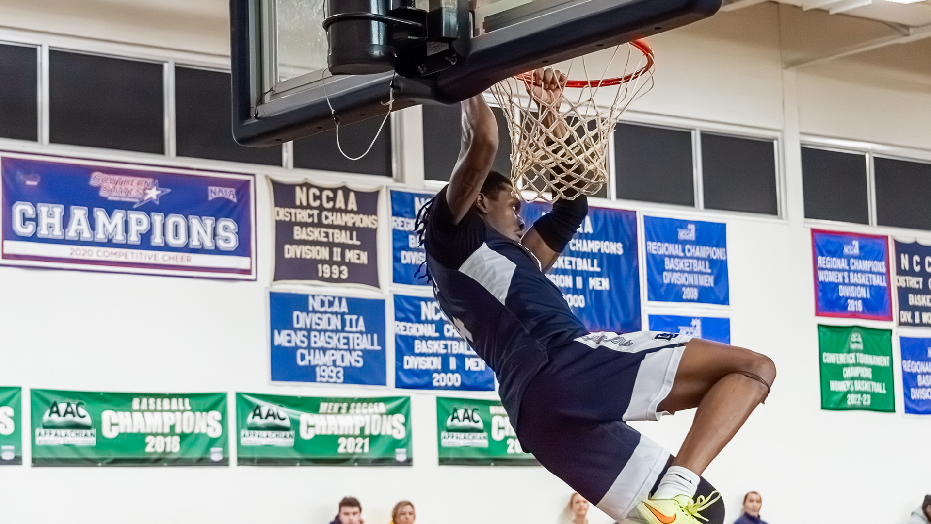 Men's Basketball-Qualen Pettus