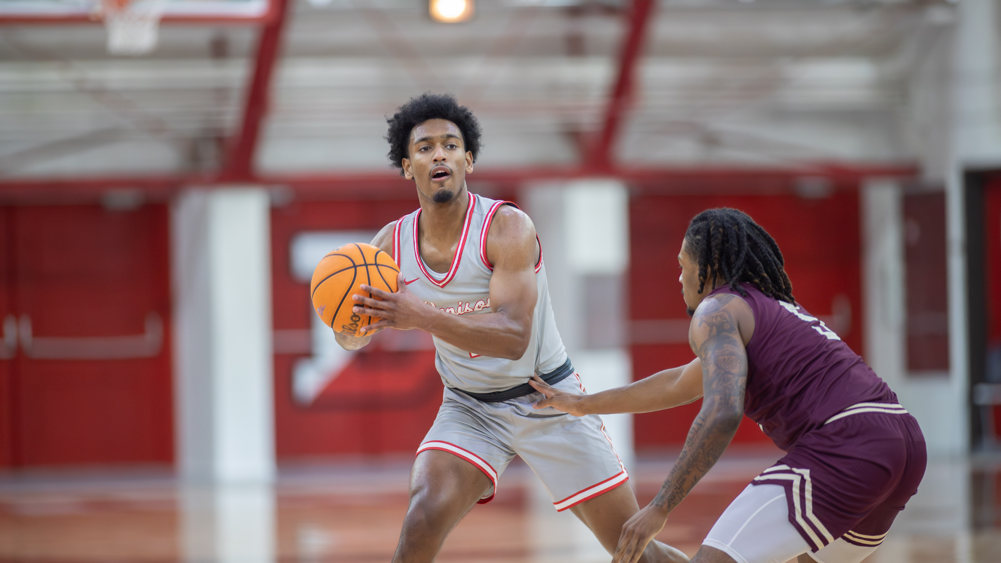 Smith looking for an open teammate