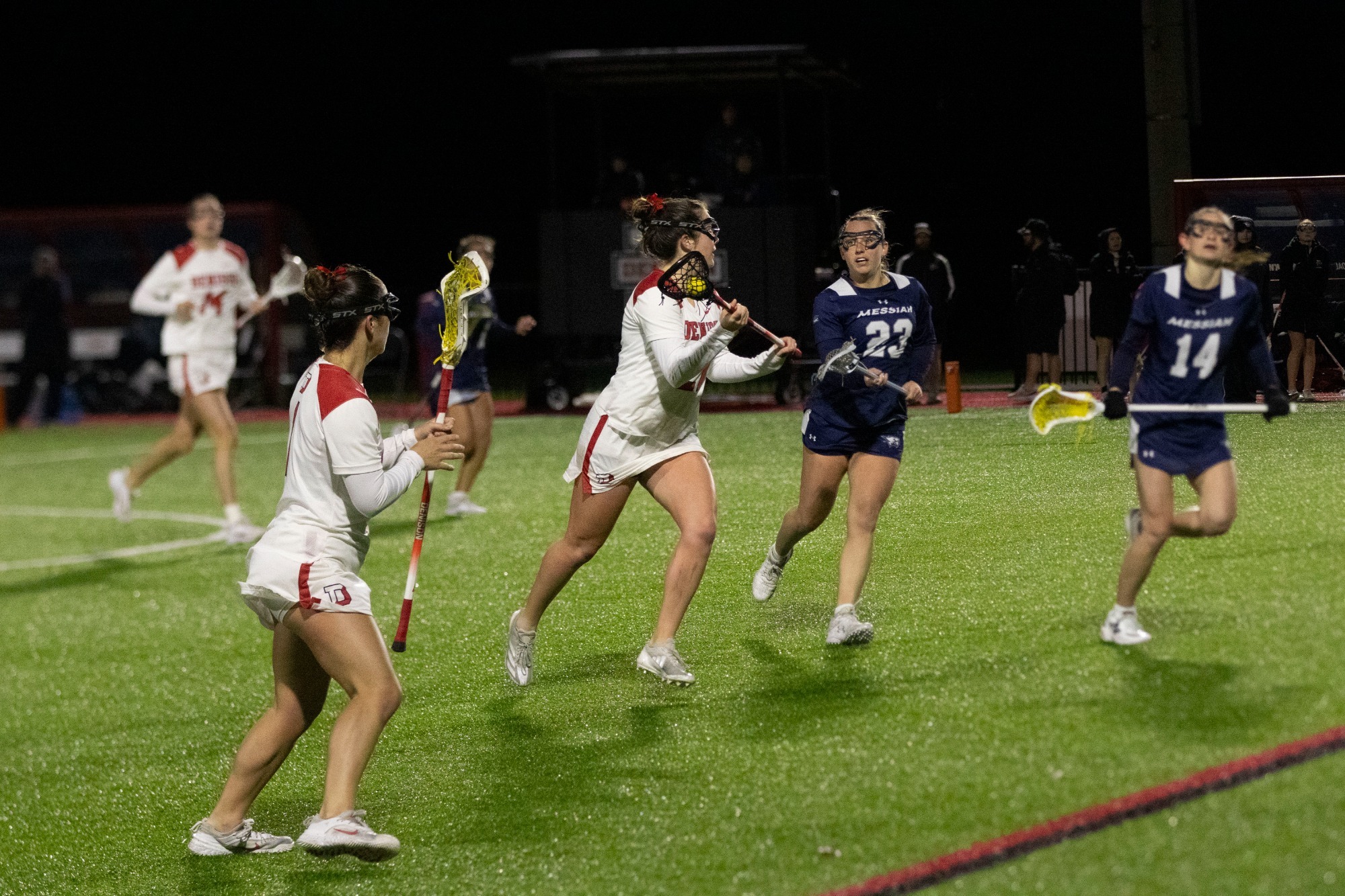 Sydney Lavin looking to pass