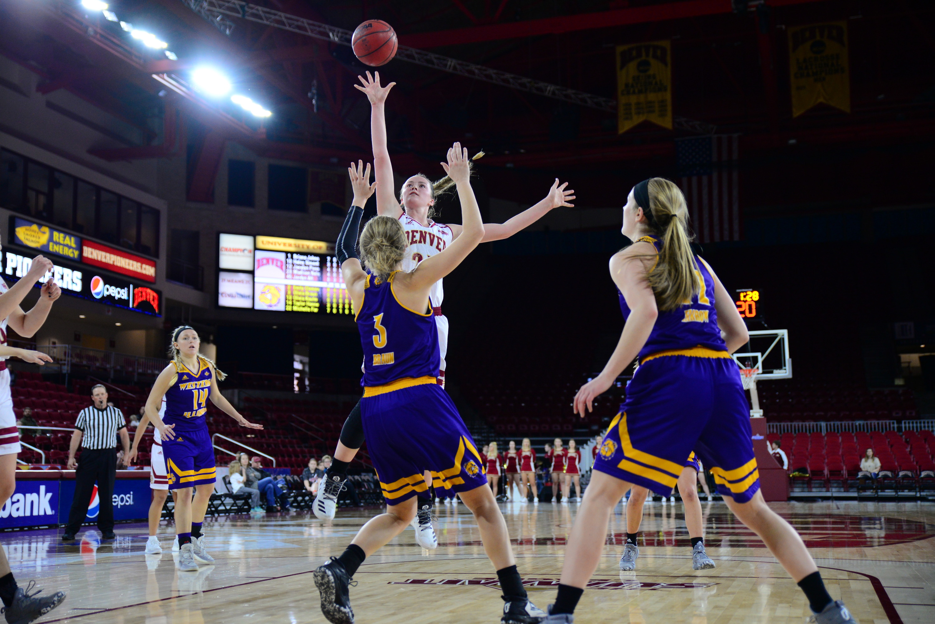 Women's Basketball Falls in Final Minutes to Northern Colorado, 7163