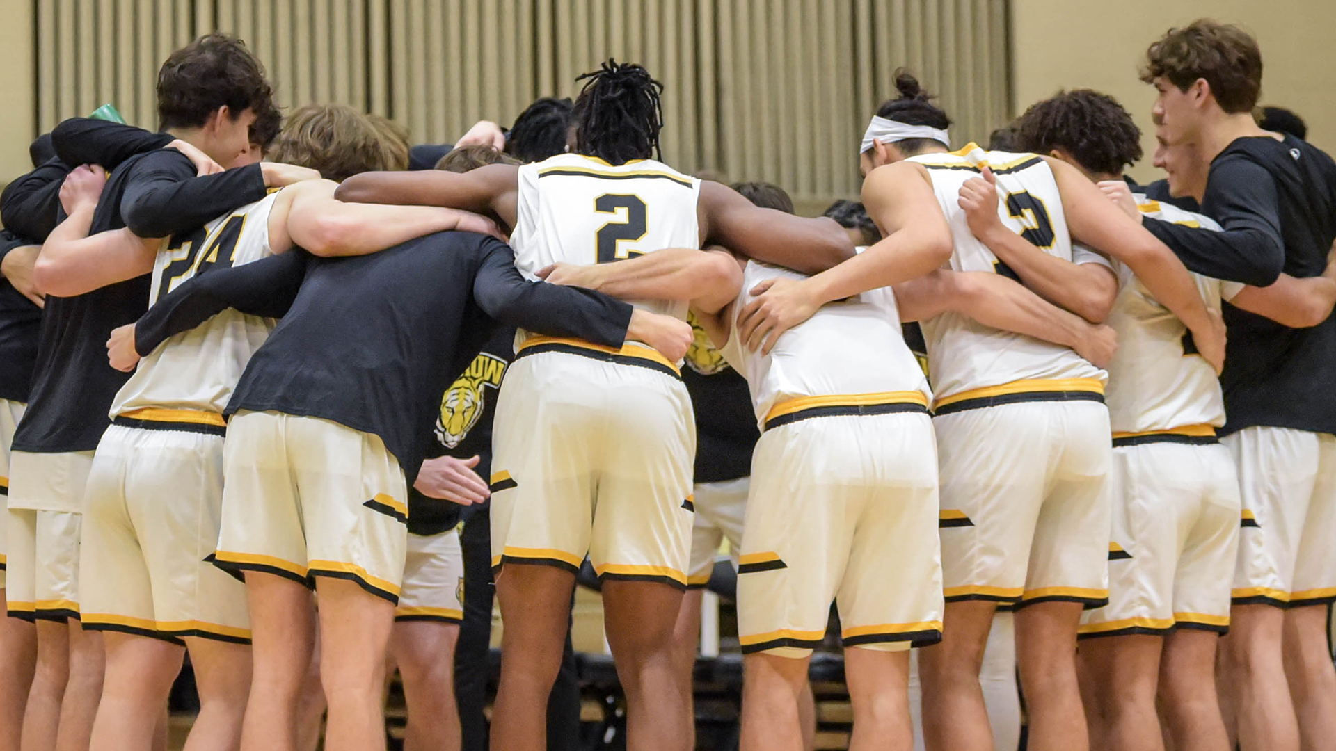 Men's Basketball Huddle