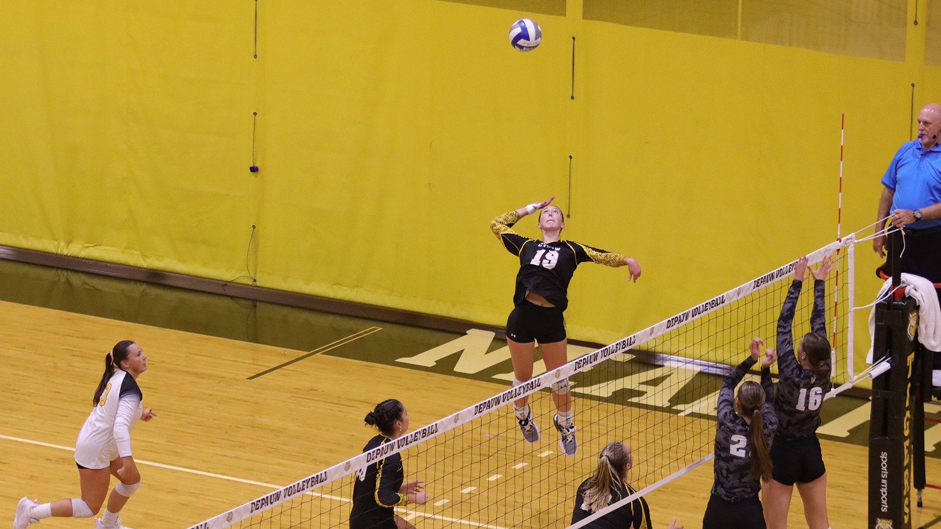 Action photo vs. Illinois Wesleyan