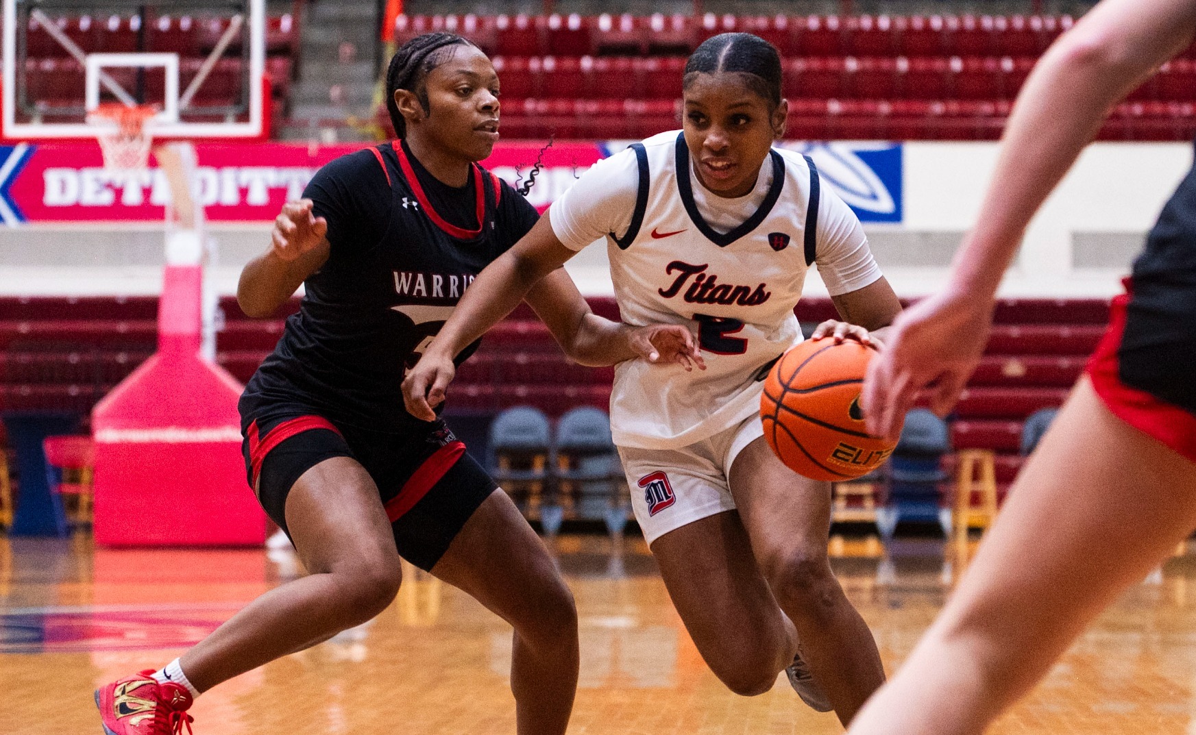 Makayla Jackson drive to the hoop