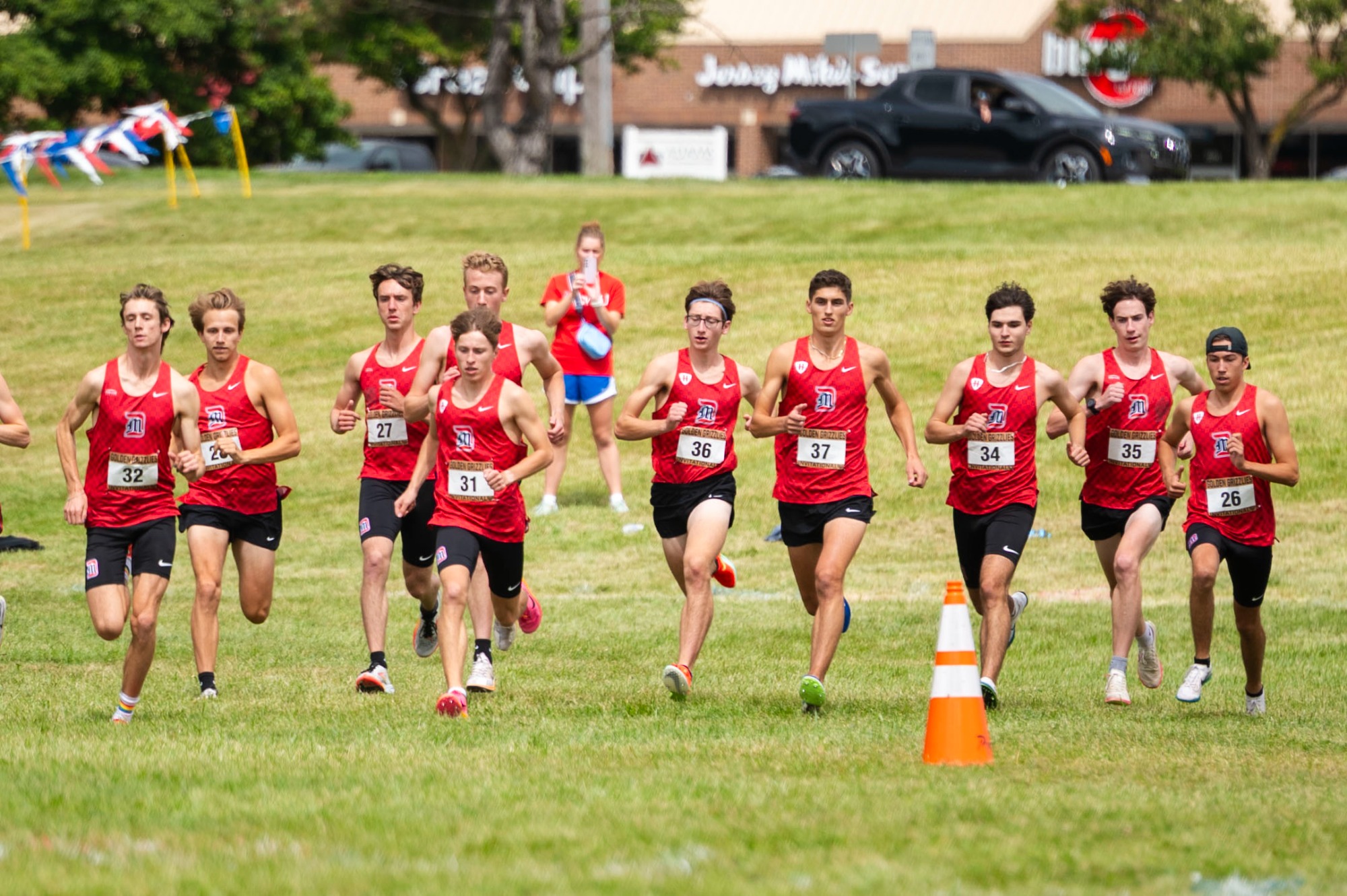 Men's team at the start of Oakland