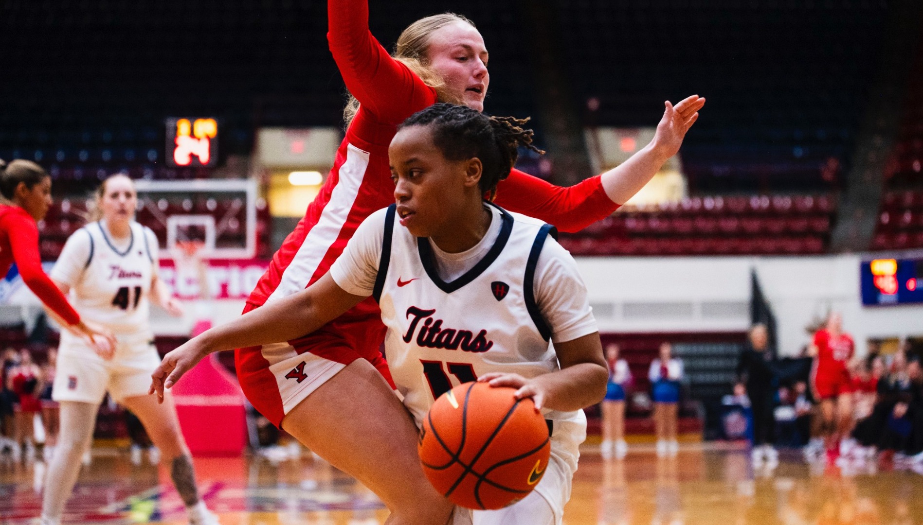 Kailee Davis drives the ball inside on a YSU defender