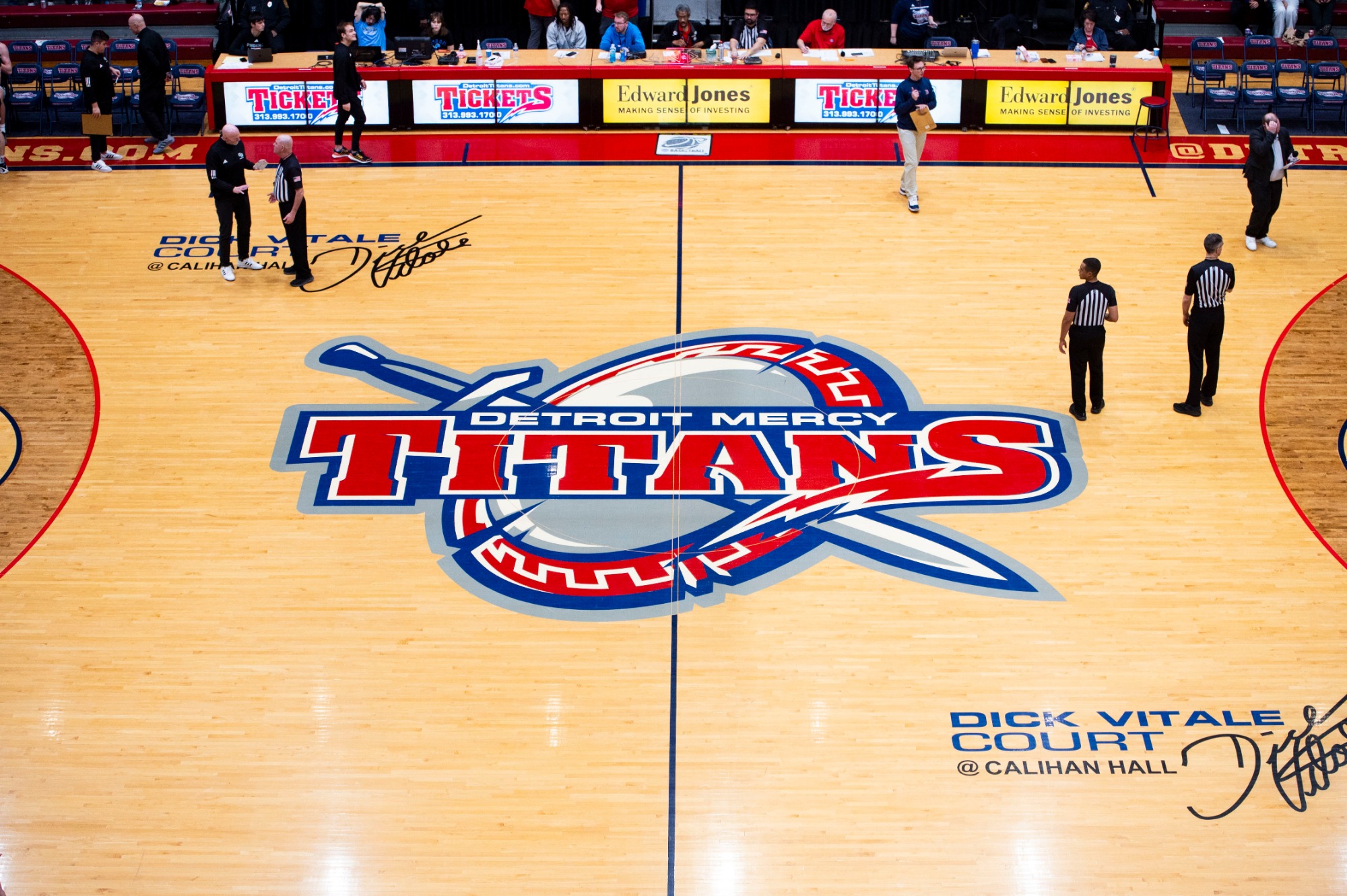 Titan center court logo