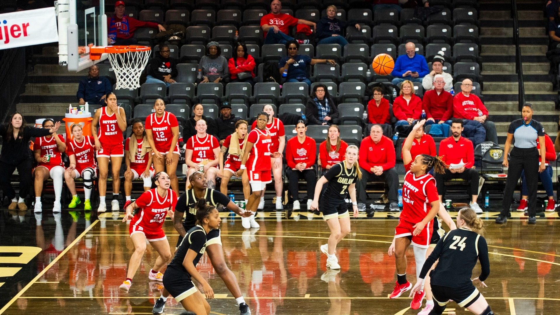 Kailee Davis hits a floater in the paint at Oakland