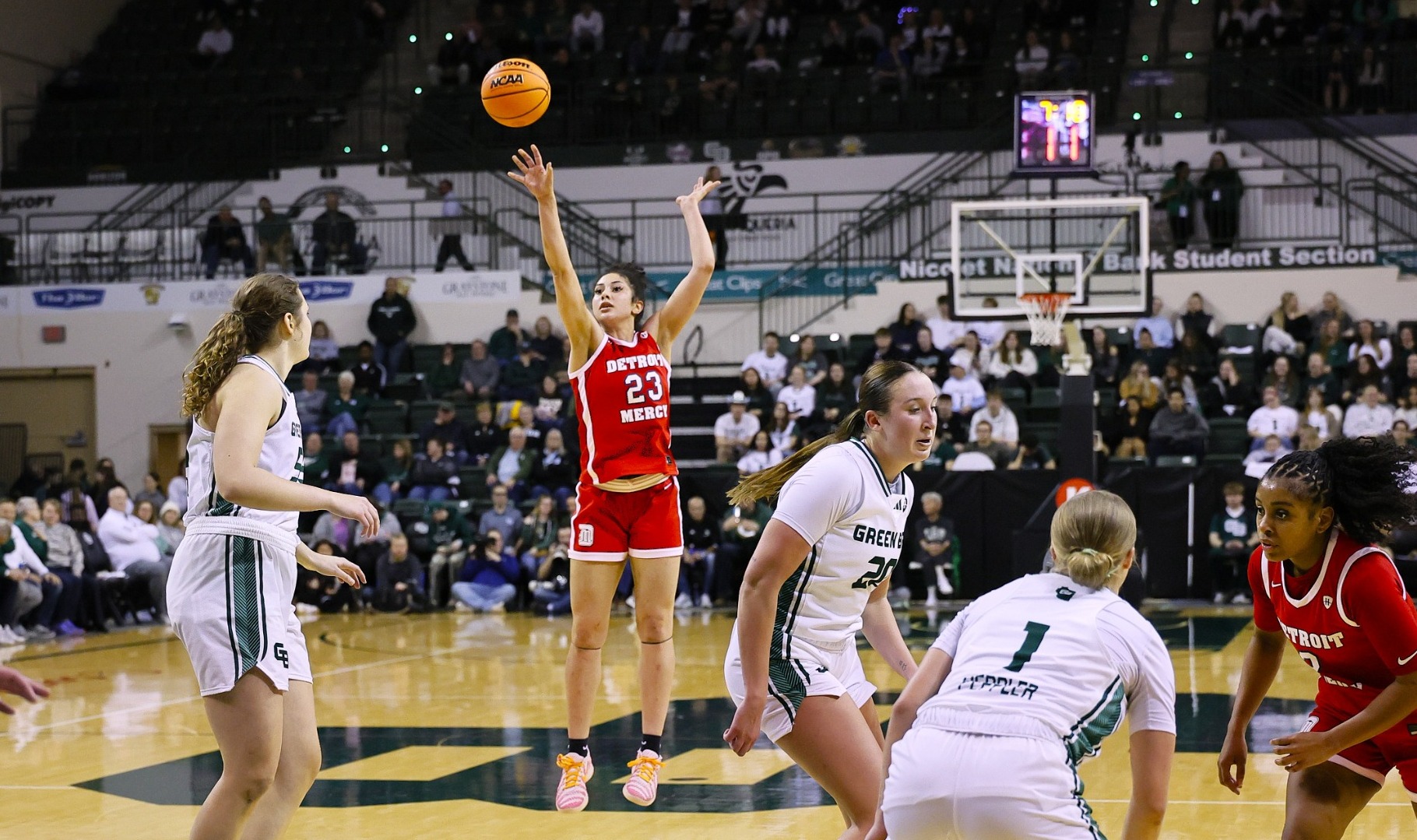 Jasmine Edwards hits her first career 3-pointer in a Titan uniform