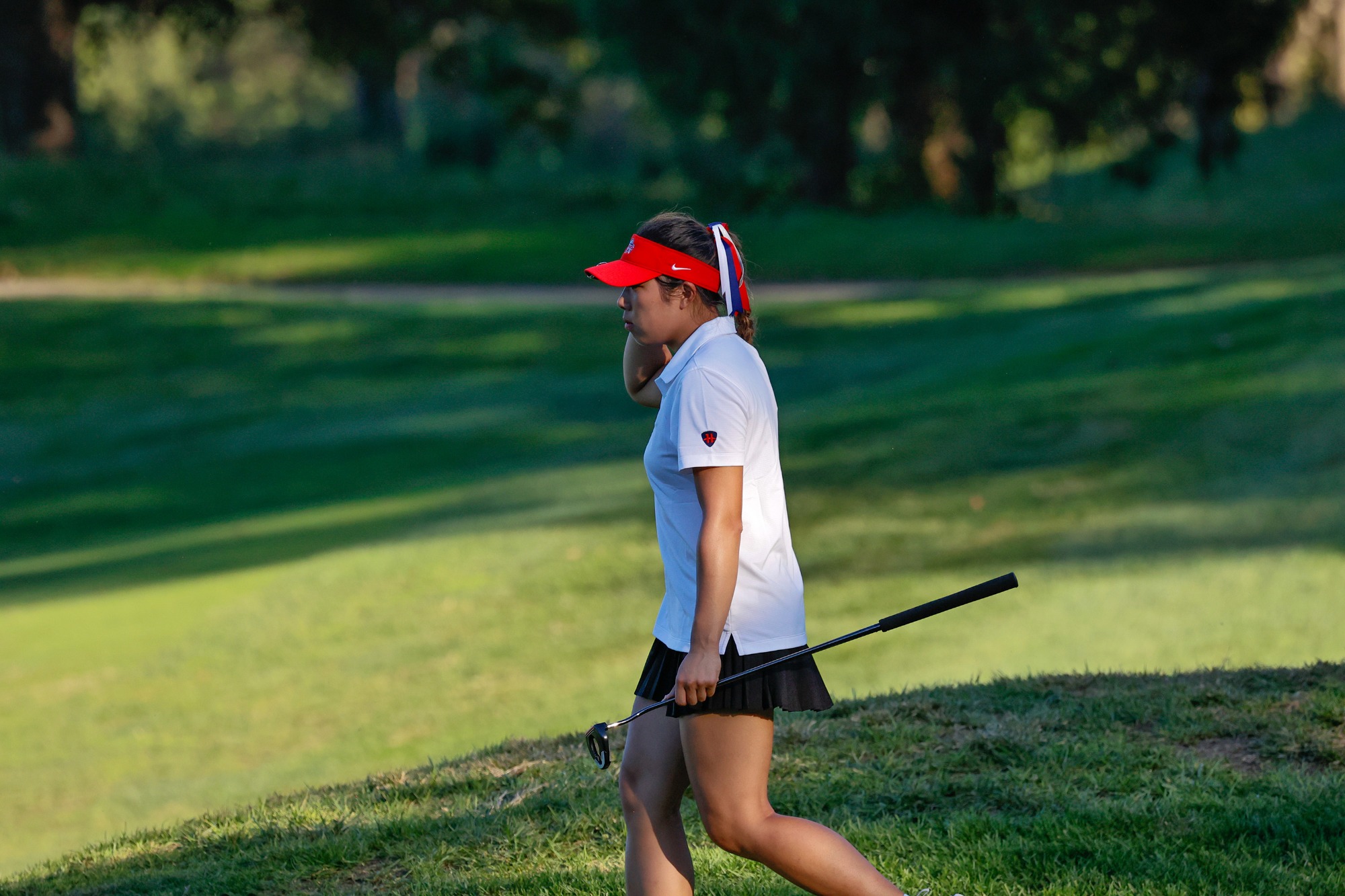 Chloe Fong after her putt