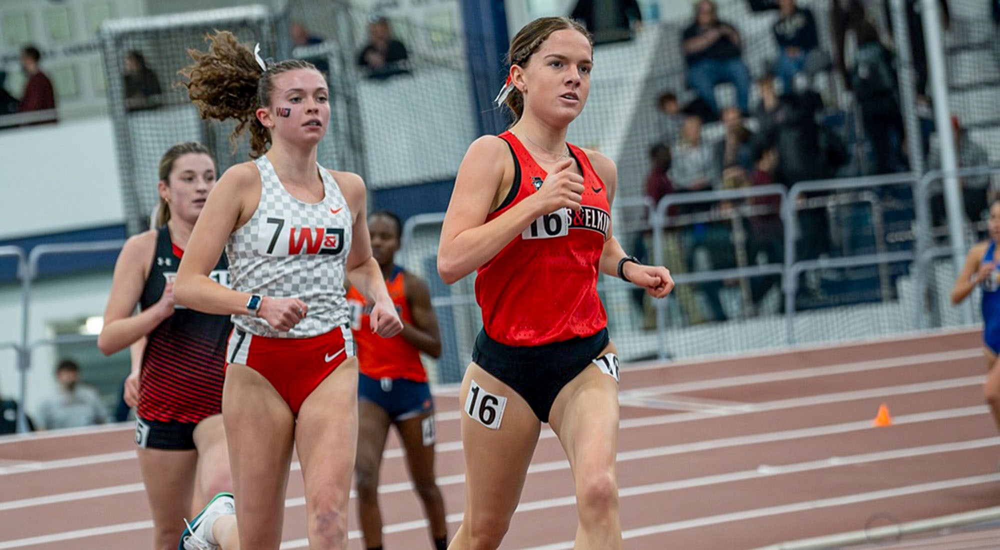 Savanna Hardman runs the 3000m race at record pace