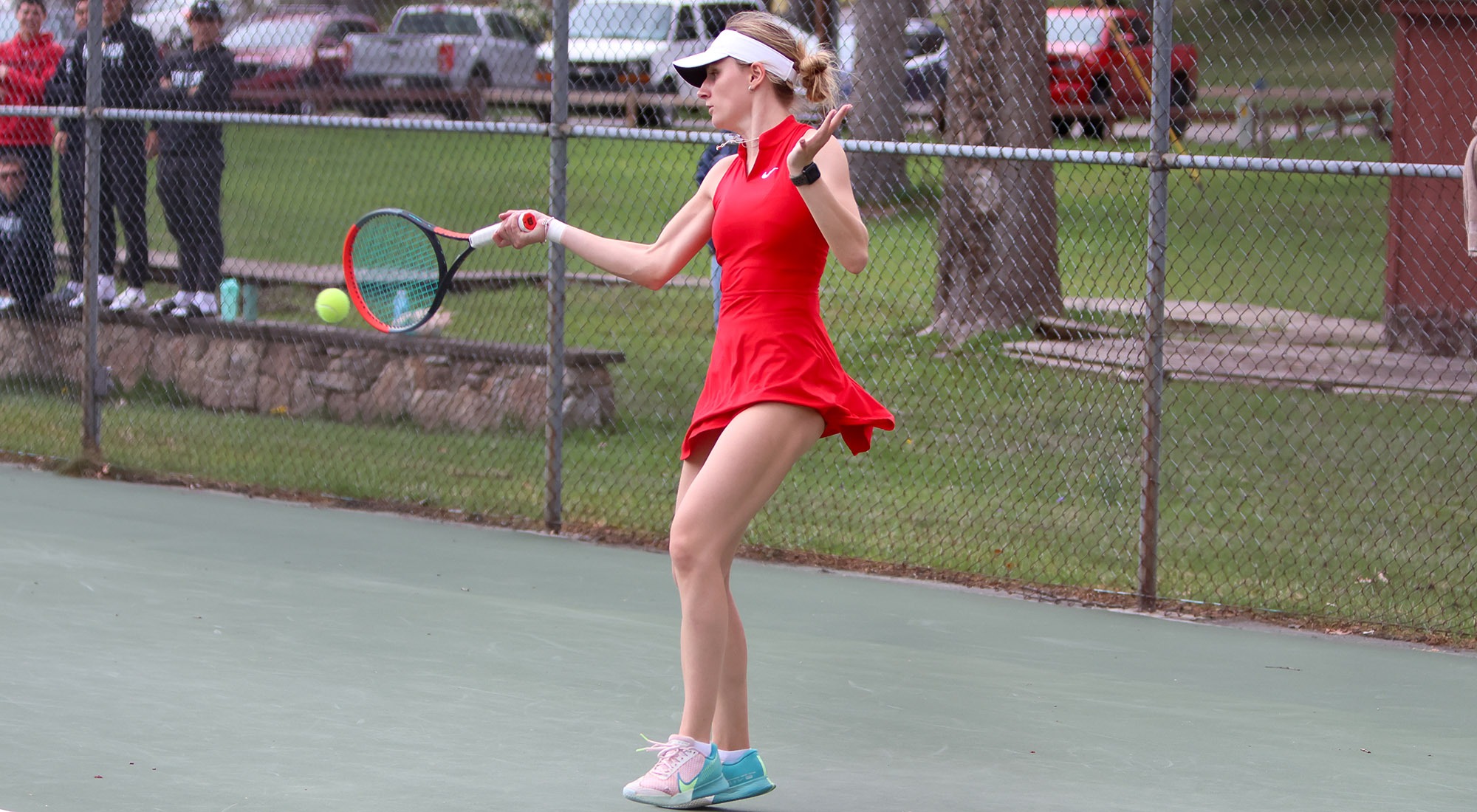 Lilly Wentzler returns a serve