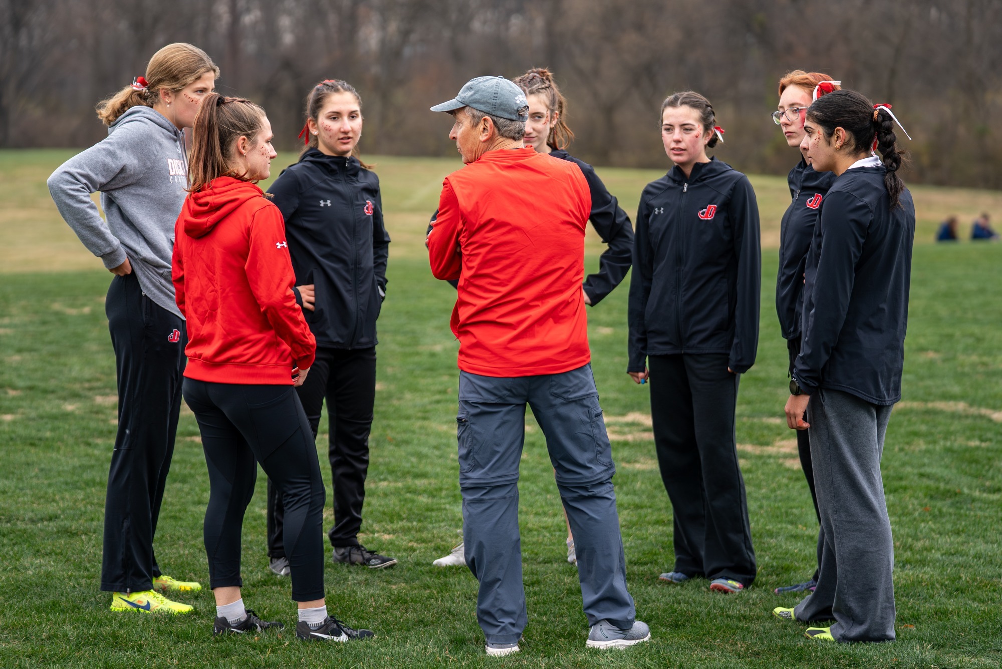 Women's Cross Country huddles up before NCAA Regionals