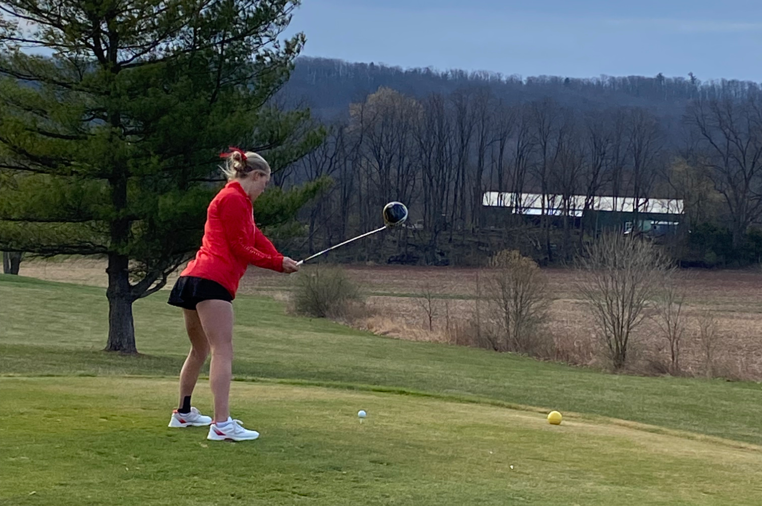 Diana Zeppos getting ready to tee off at the McDaniel College Spring Invite on 3-29-25