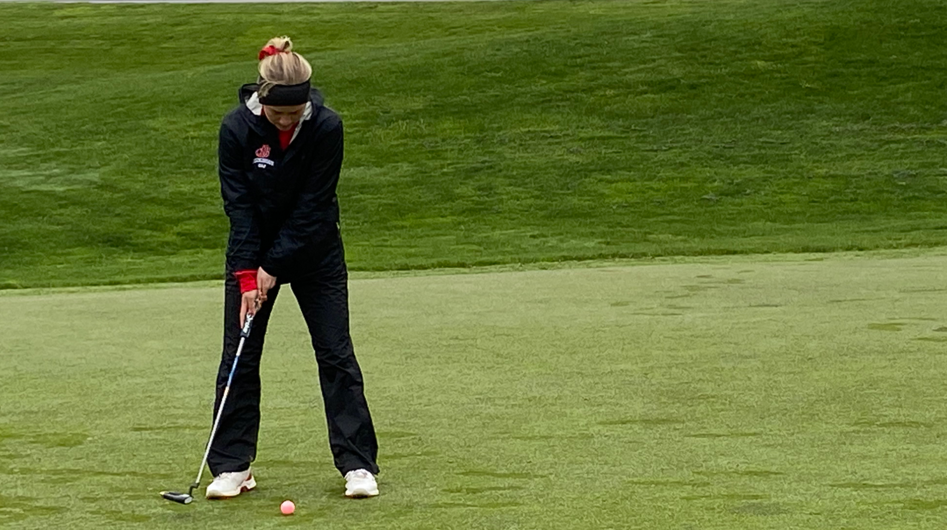 Becca Schulman lining up a put at the Millersville Spring Invite on 4-12-25