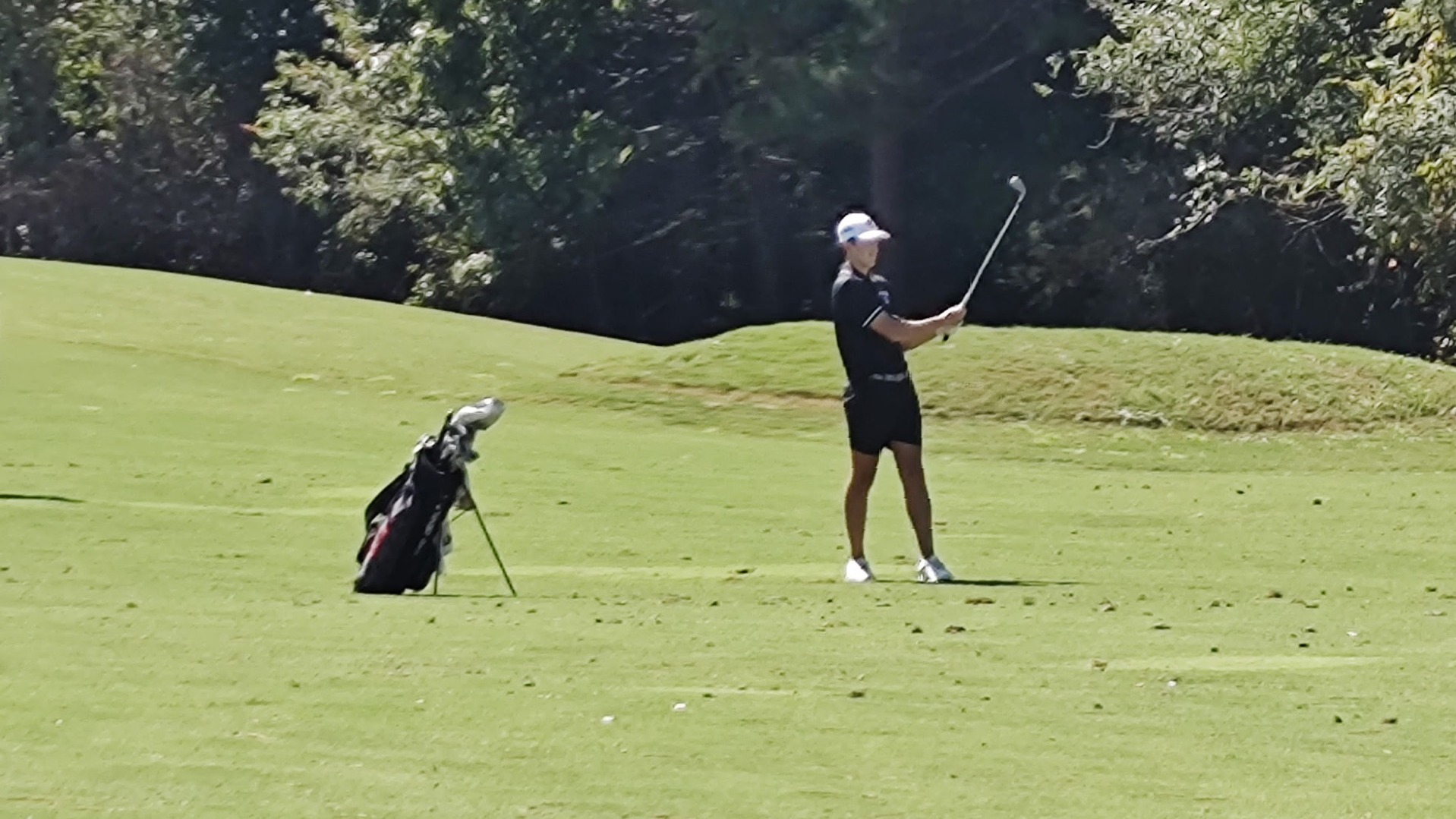 Walter Gumbinger approaching a shot at the Oglethorpe University Invitational during the 2026 Fall season