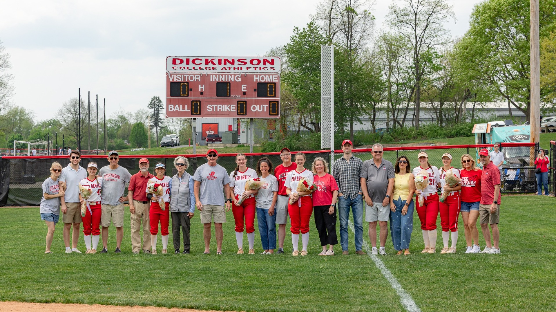 Softball senior day group photo on 4-18-26