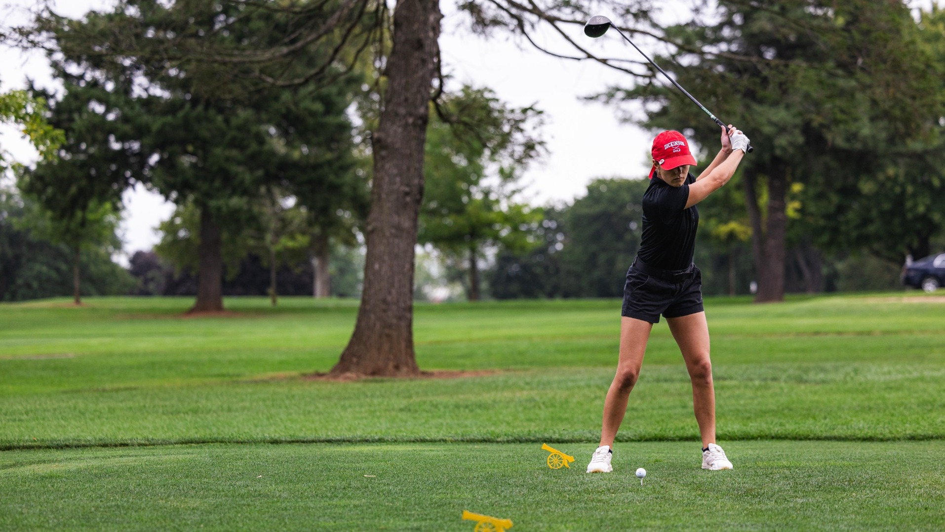 Charlotte Anstine getting ready to hit a tee shots at the Dickinson College Fall Invite on 9-13-26