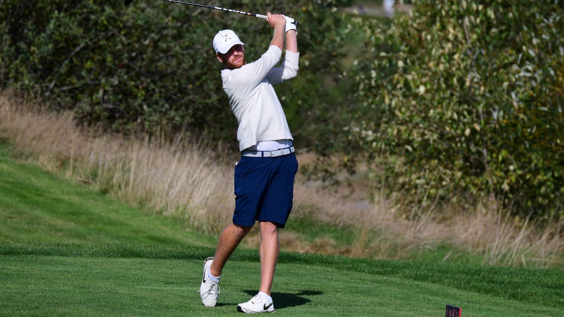 Daniel Marmorstein tees off at the Bishop Invitational
