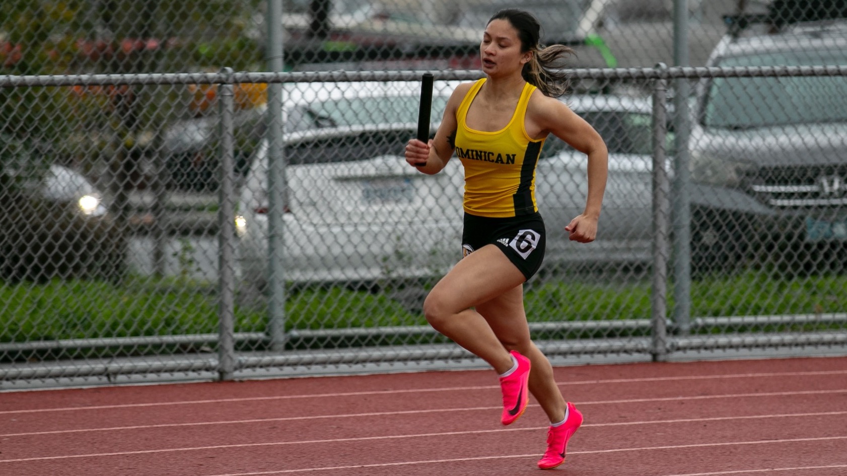Caytlin Capulong running in the 4x100 relay