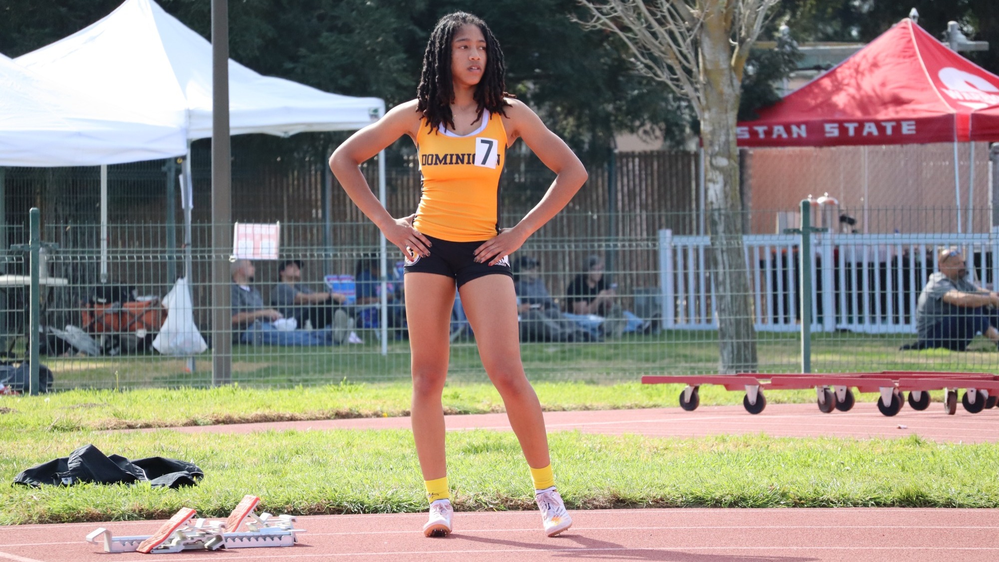LaNicia Ellis prepares to take her mark in the 200m