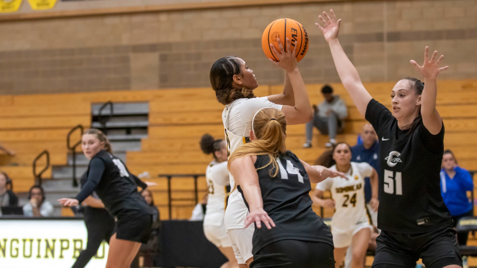 Janiya Sawyer pulls up in the lane for two points