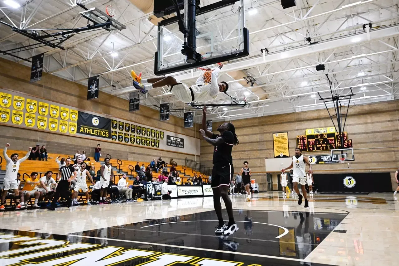 Omari Davis dunking vs Cougs