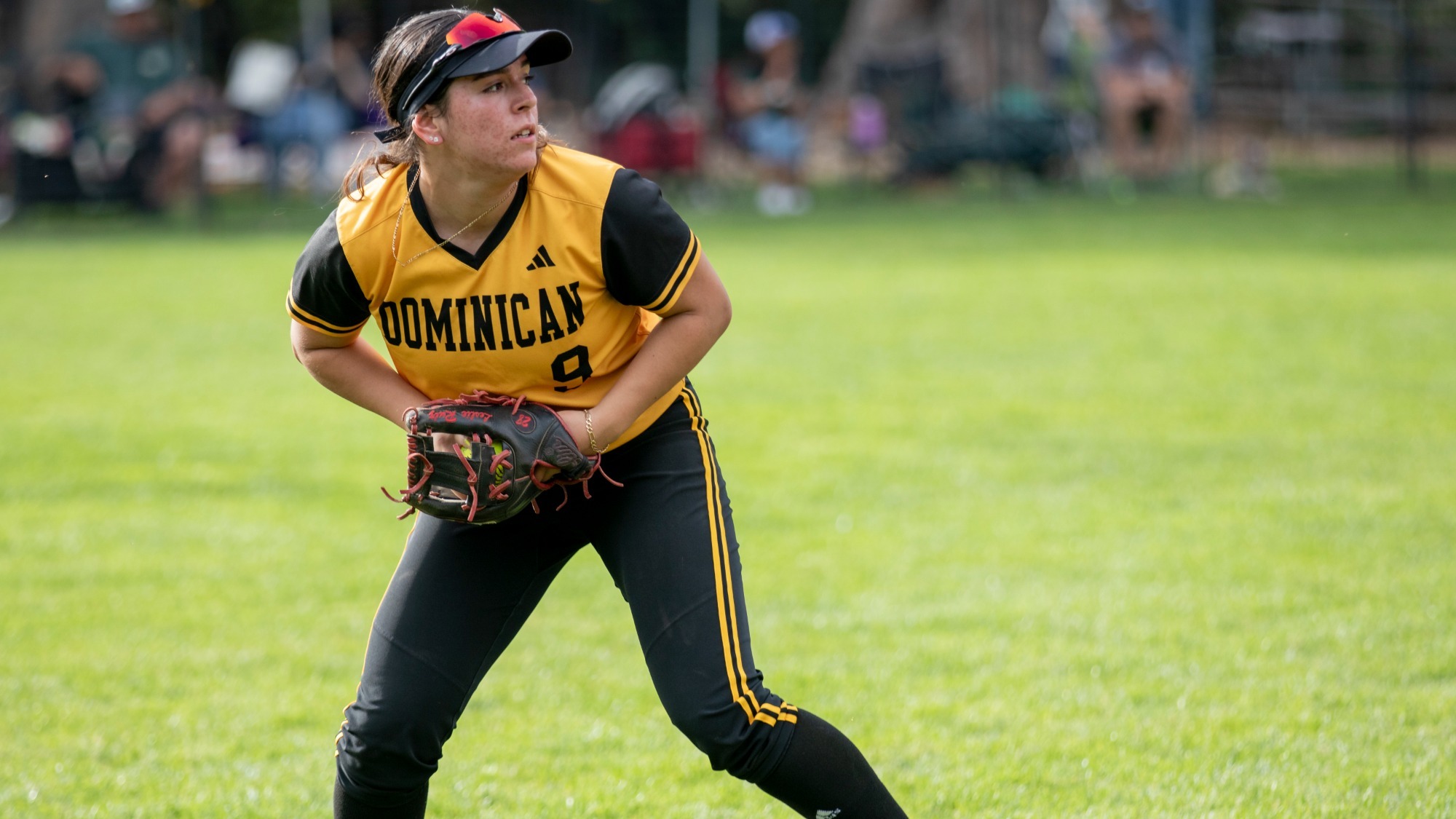 Leslie Ruiz fields a ball in left