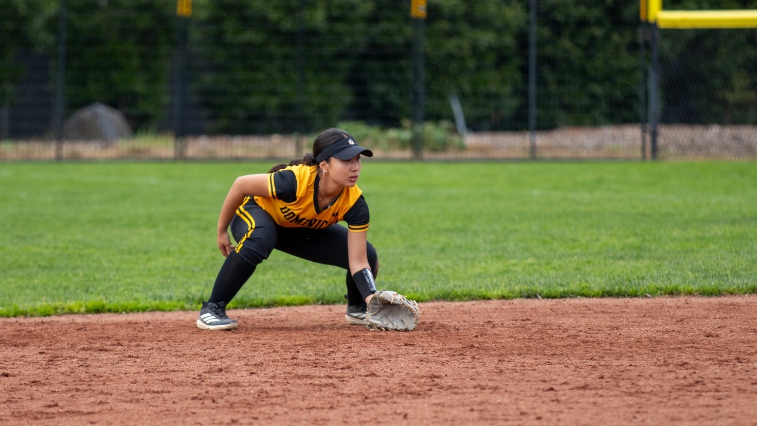 Alexis Abalos readies herself on defense